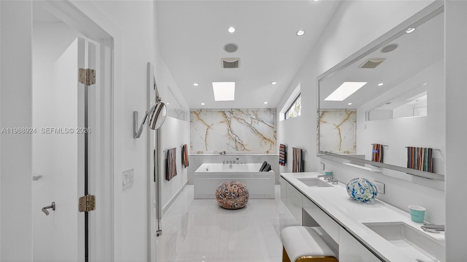 2000 S Bayshore Dr #24 Miami, FL 33133