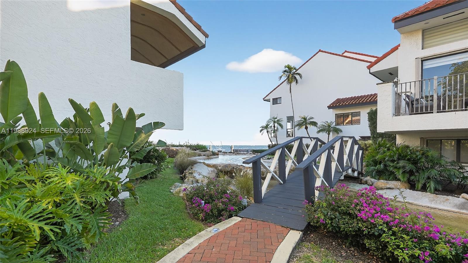 2000 S Bayshore Dr #24 Miami, FL 33133