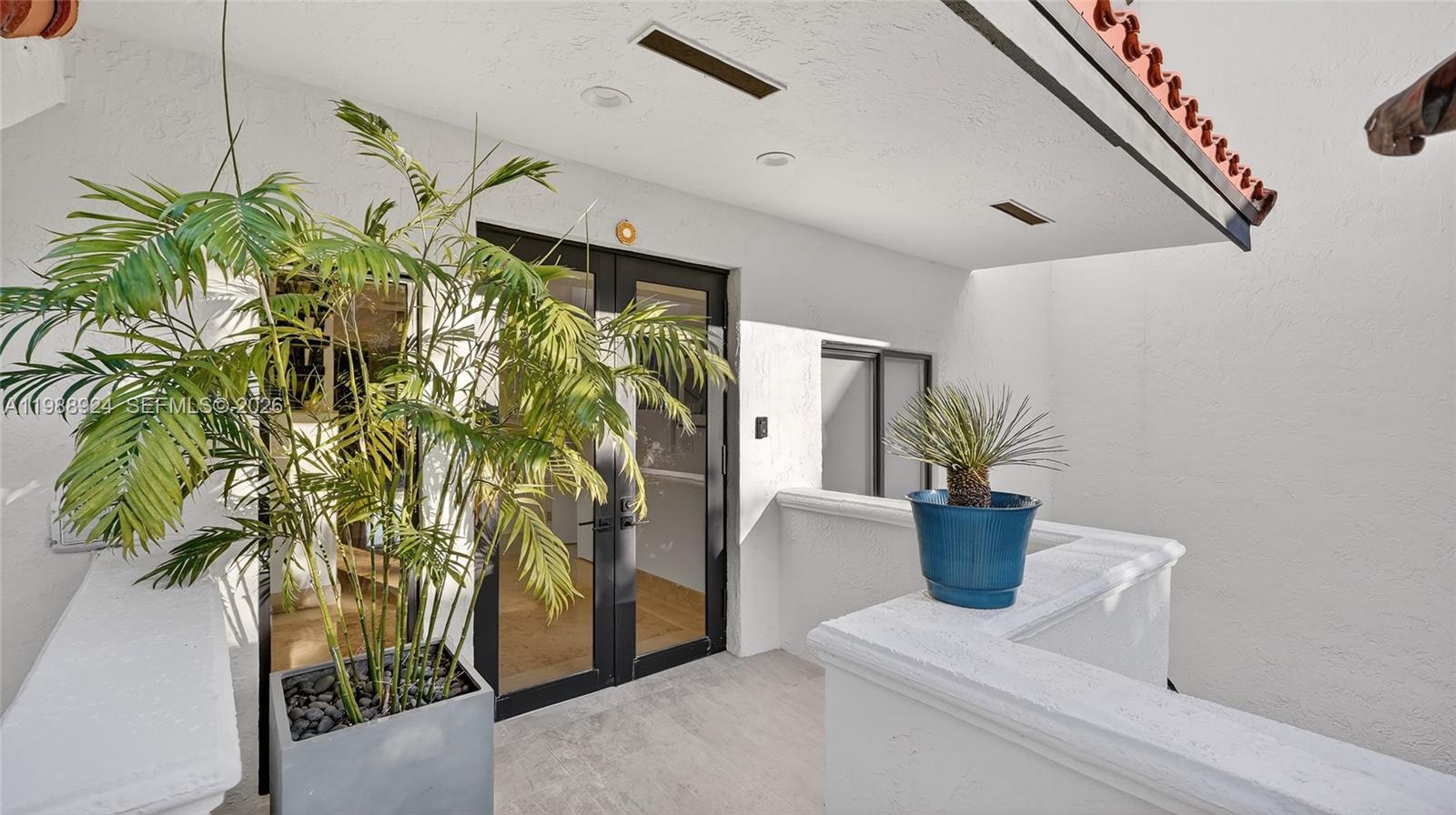 2000 S Bayshore Dr #24 Miami, FL 33133