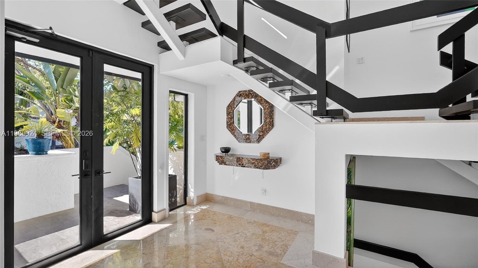 2000 S Bayshore Dr #24 Miami, FL 33133