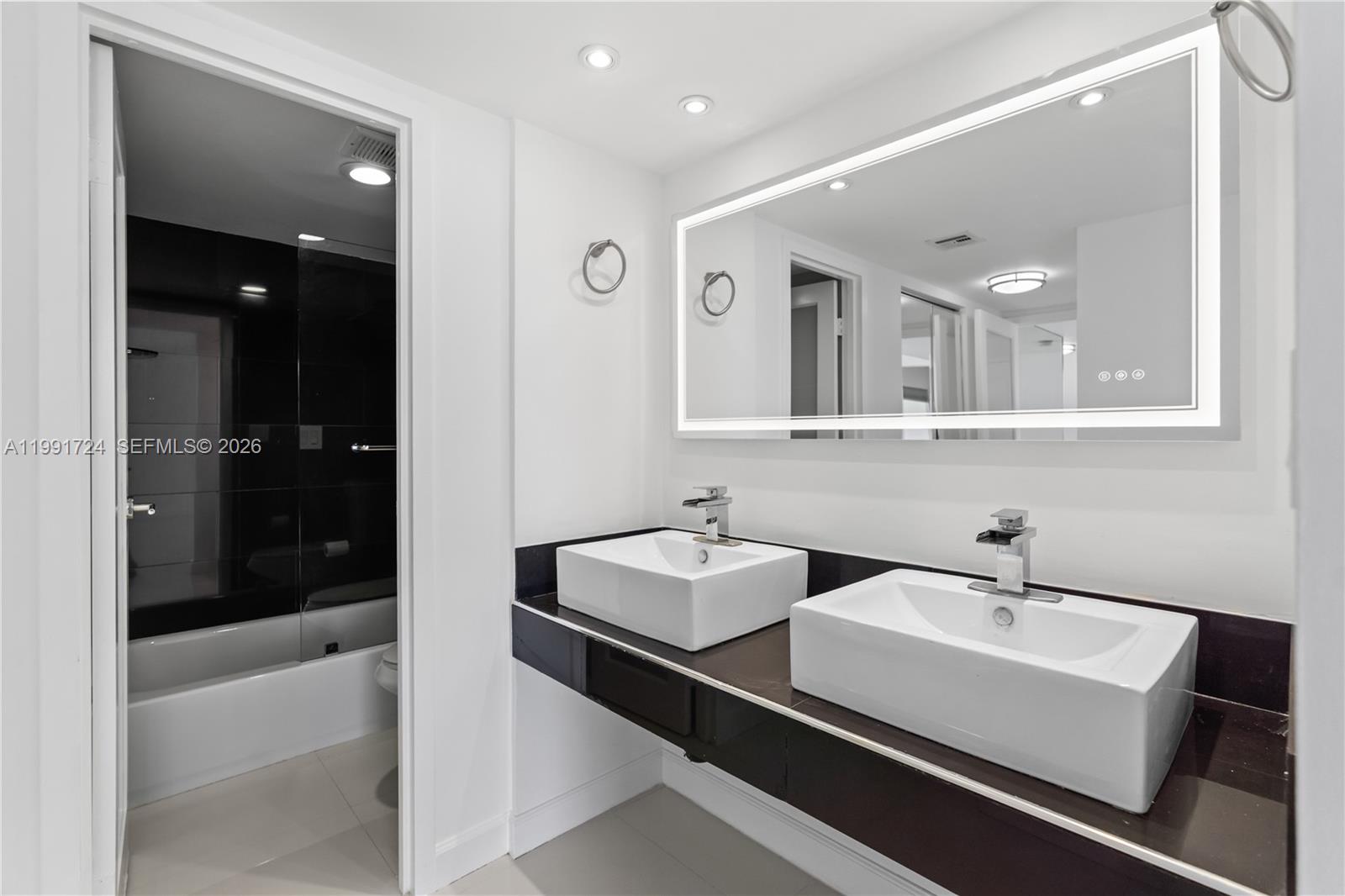 3675 N Country Clb Dr #1501 Aventura, FL 33180