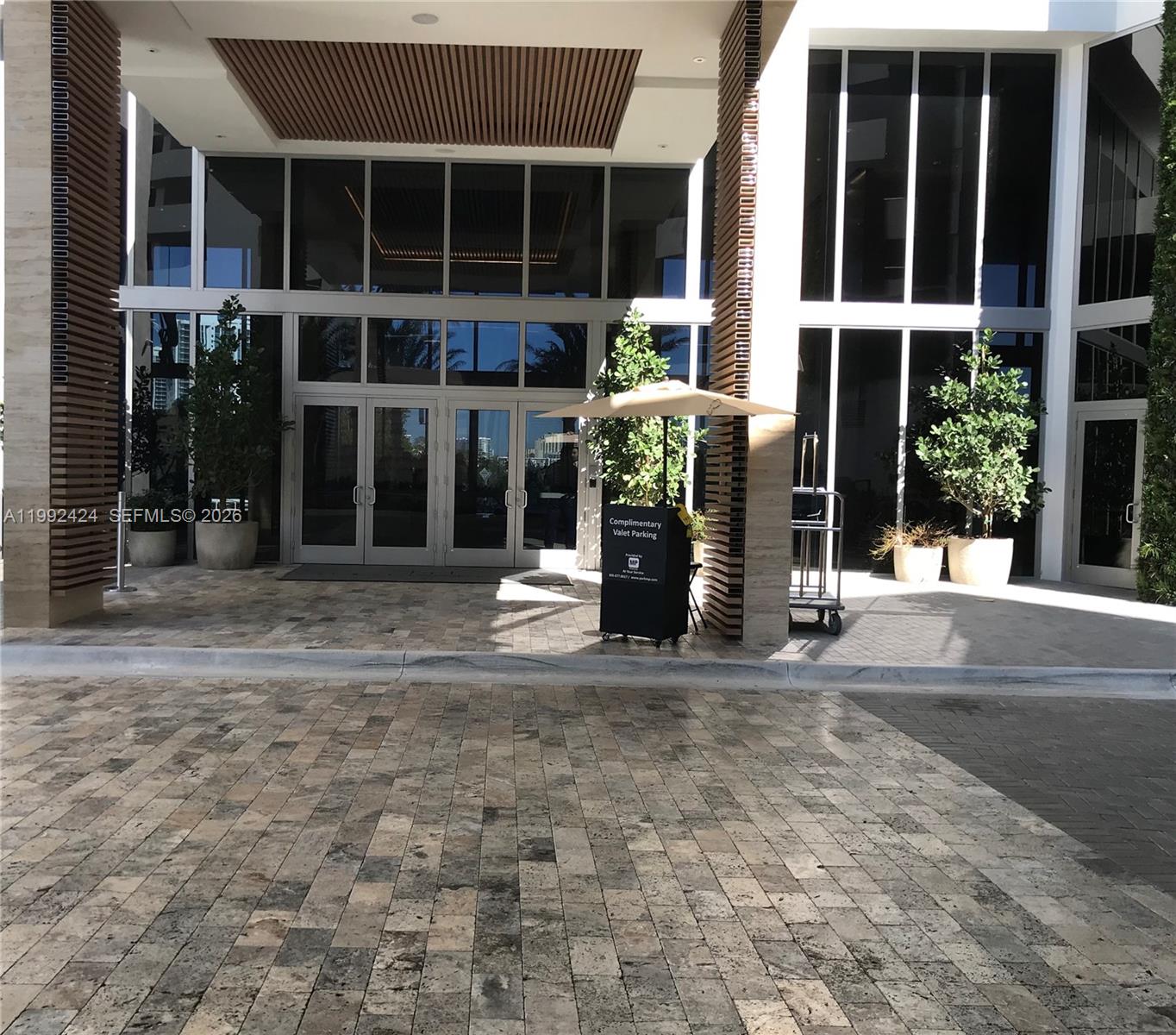 16385 Biscayne Blvd #2206 North Miami Beach, FL 33160