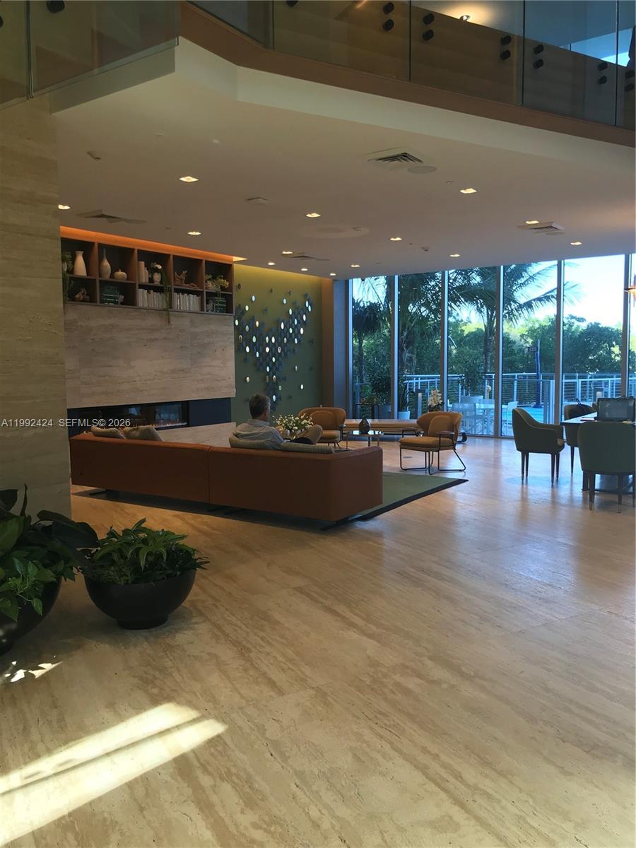 16385 Biscayne Blvd #2206 North Miami Beach, FL 33160