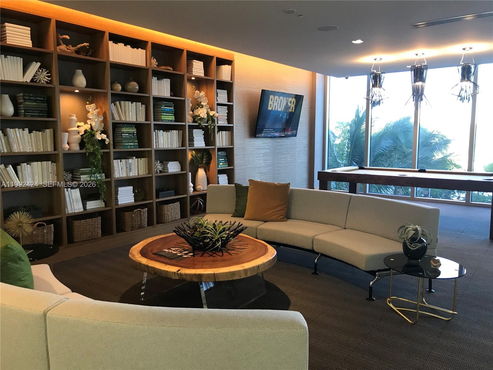 16385 Biscayne Blvd #2206 North Miami Beach, FL 33160