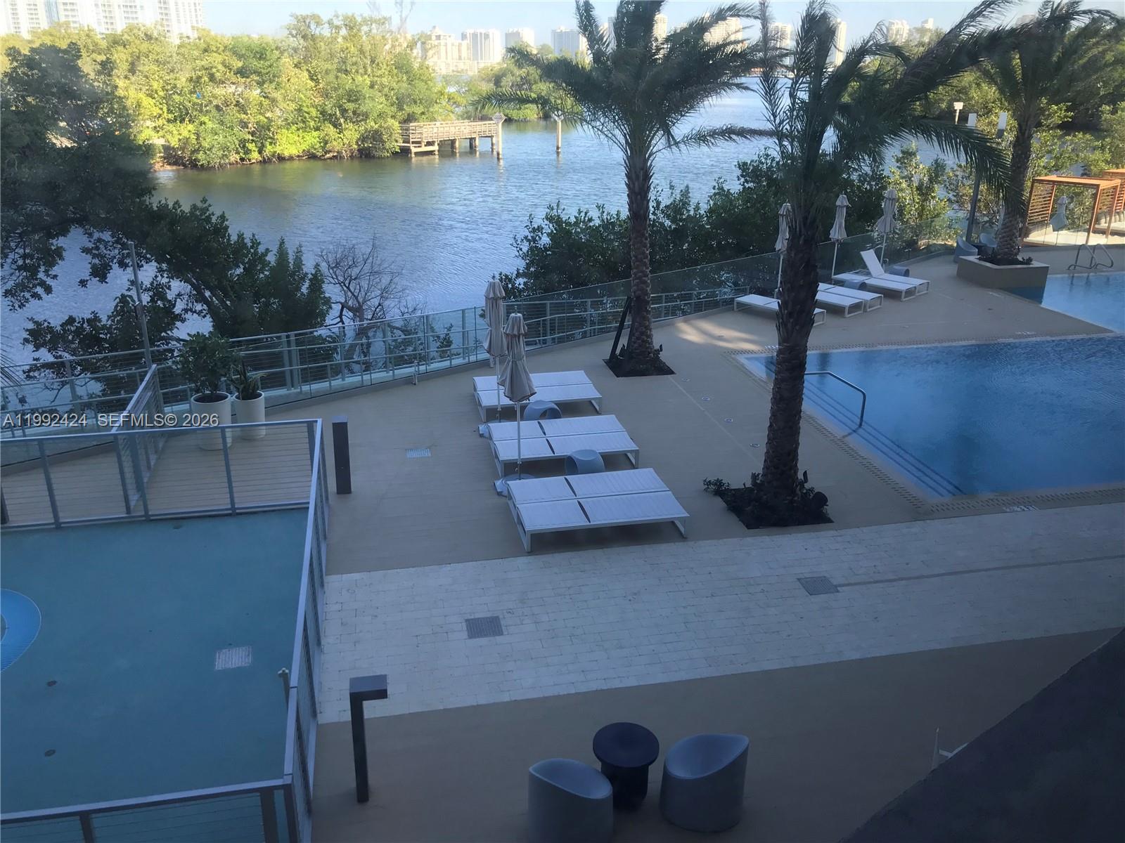 16385 Biscayne Blvd #2206 North Miami Beach, FL 33160