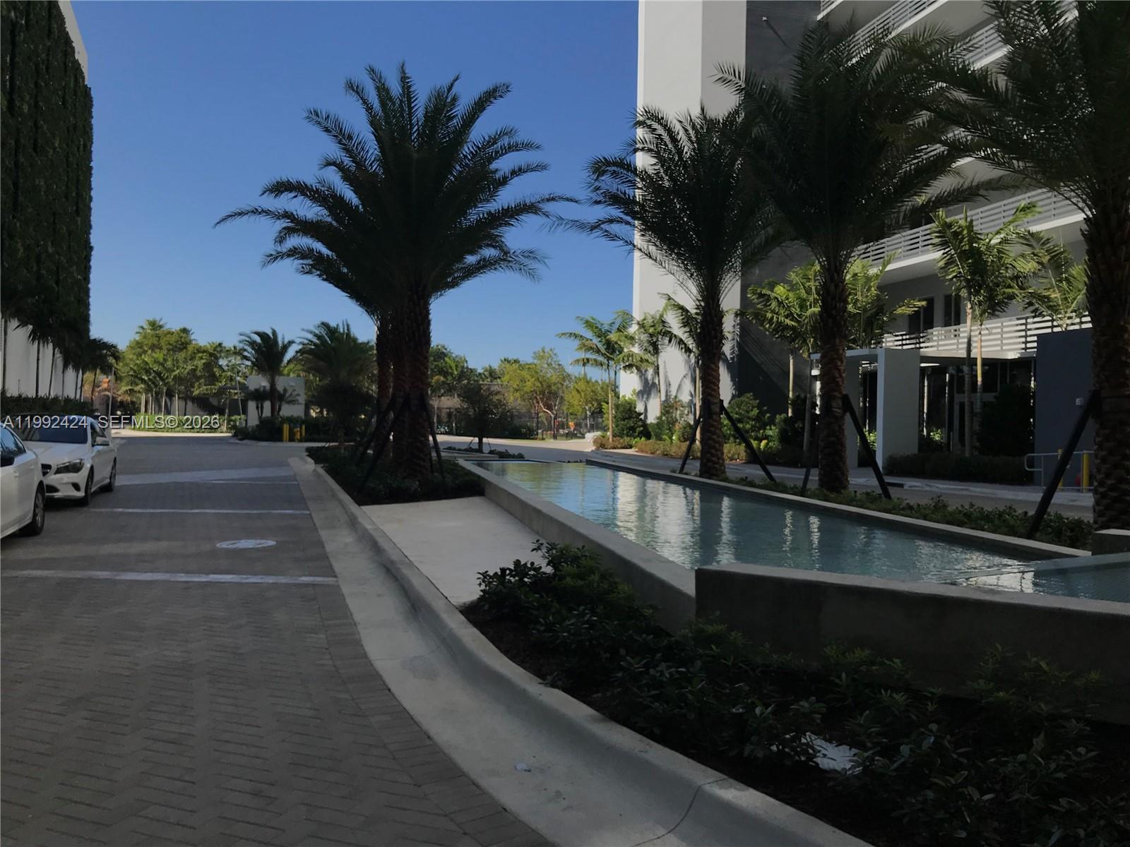 16385 Biscayne Blvd #2206 North Miami Beach, FL 33160