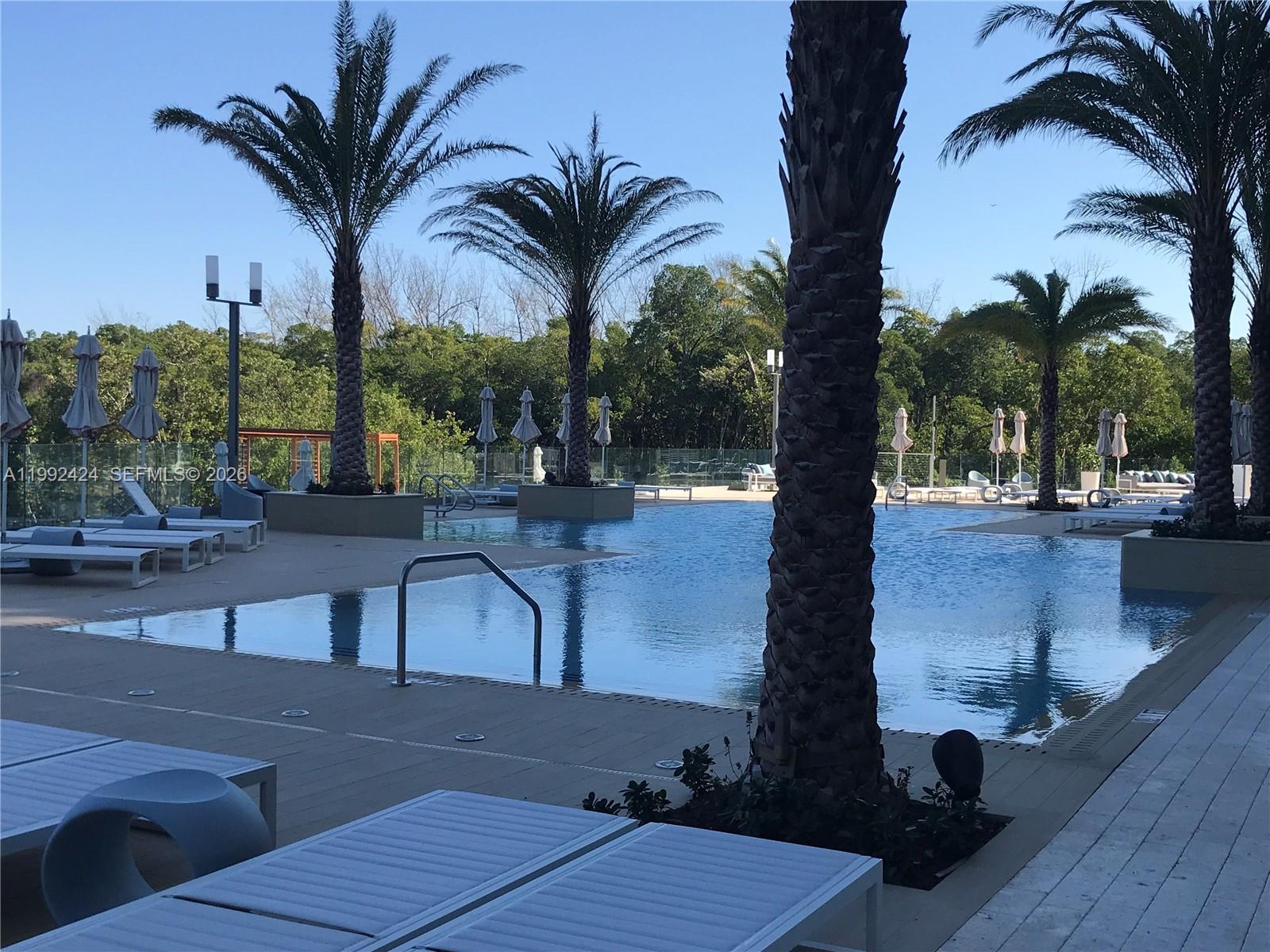 16385 Biscayne Blvd #2206 North Miami Beach, FL 33160