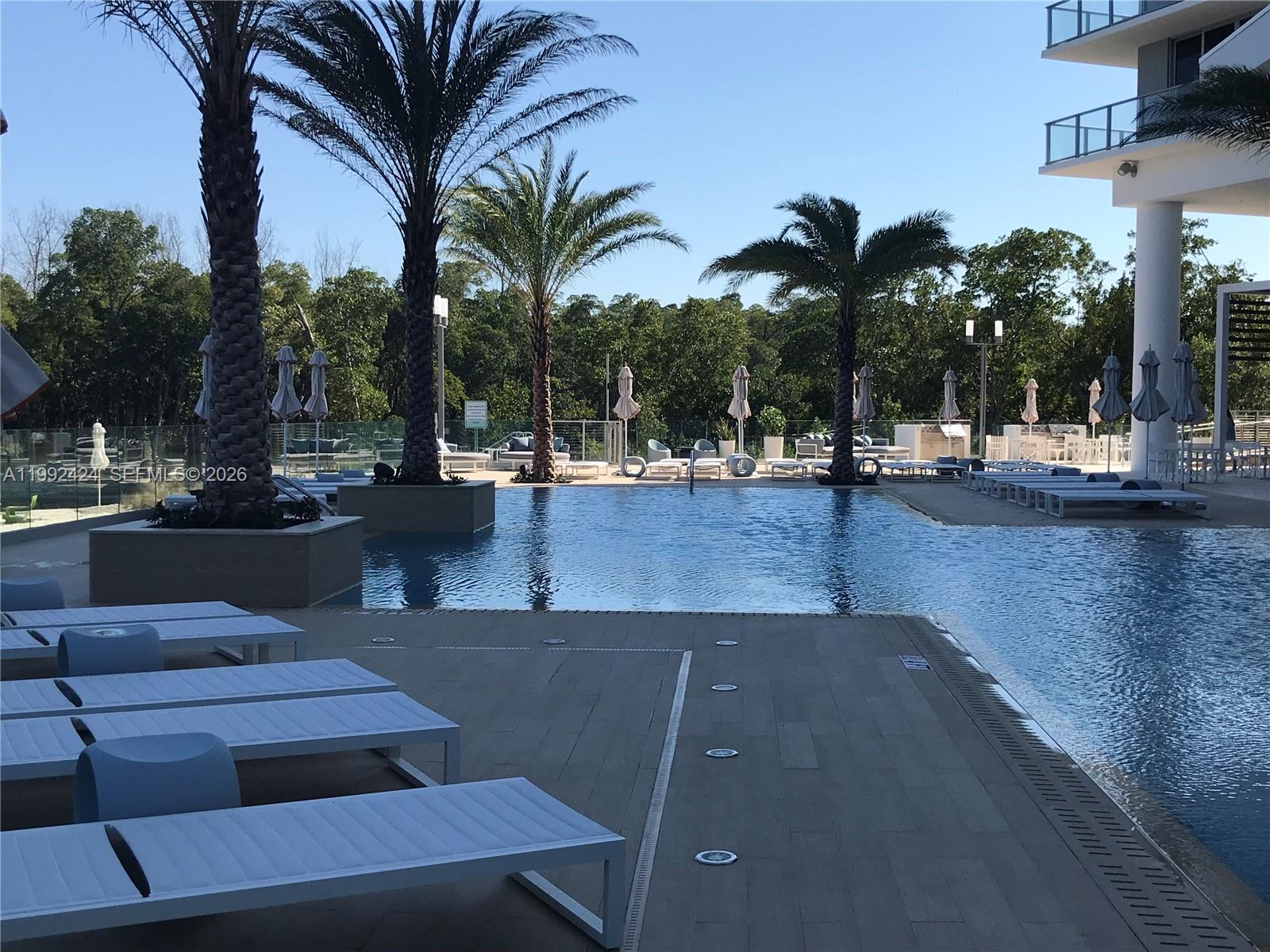 16385 Biscayne Blvd #2206 North Miami Beach, FL 33160