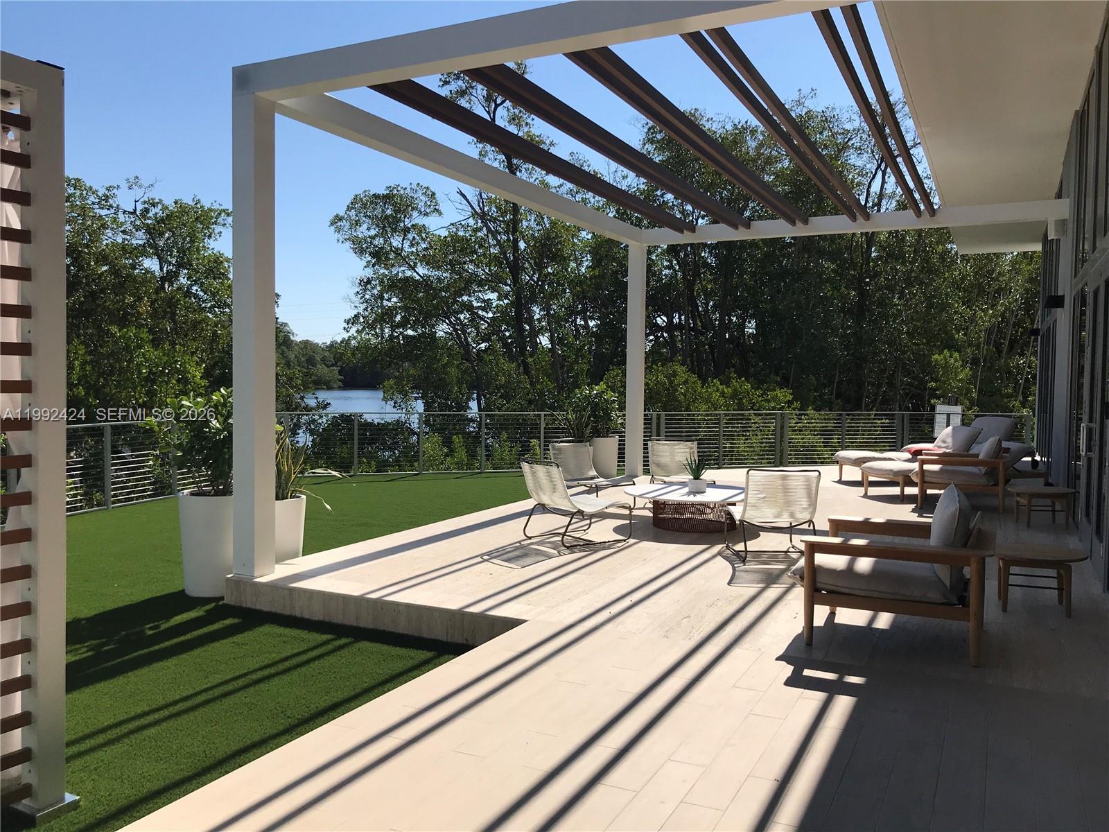 16385 Biscayne Blvd #2206 North Miami Beach, FL 33160