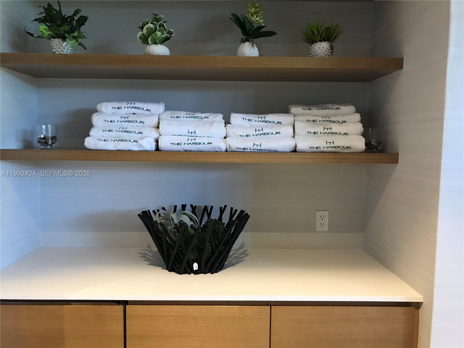 16385 Biscayne Blvd #2206 North Miami Beach, FL 33160