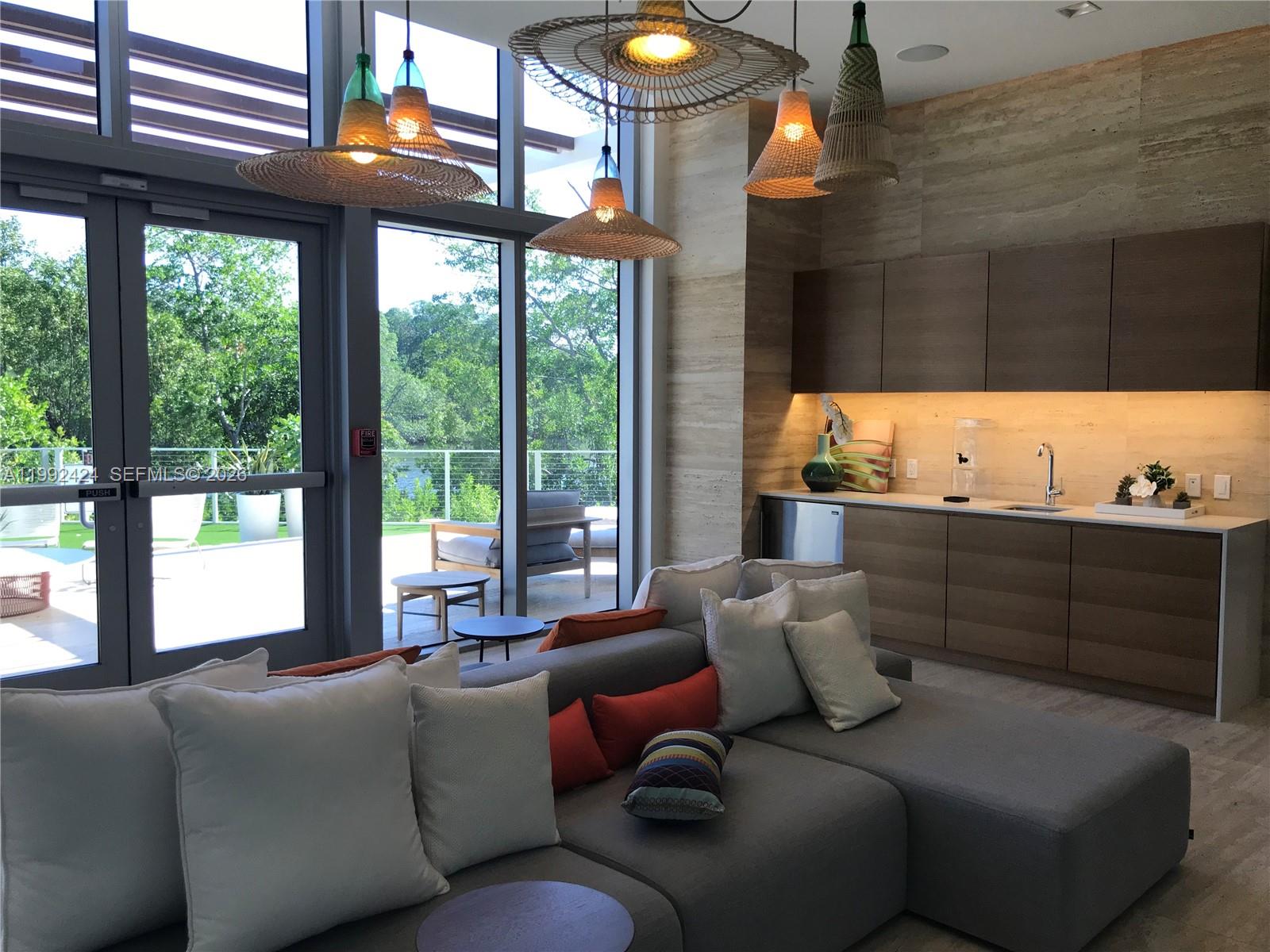 16385 Biscayne Blvd #2206 North Miami Beach, FL 33160