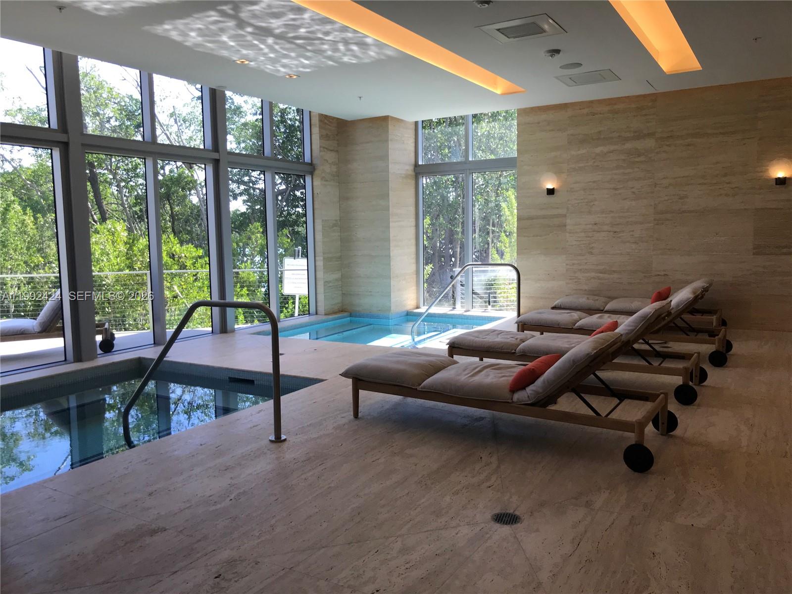 16385 Biscayne Blvd #2206 North Miami Beach, FL 33160