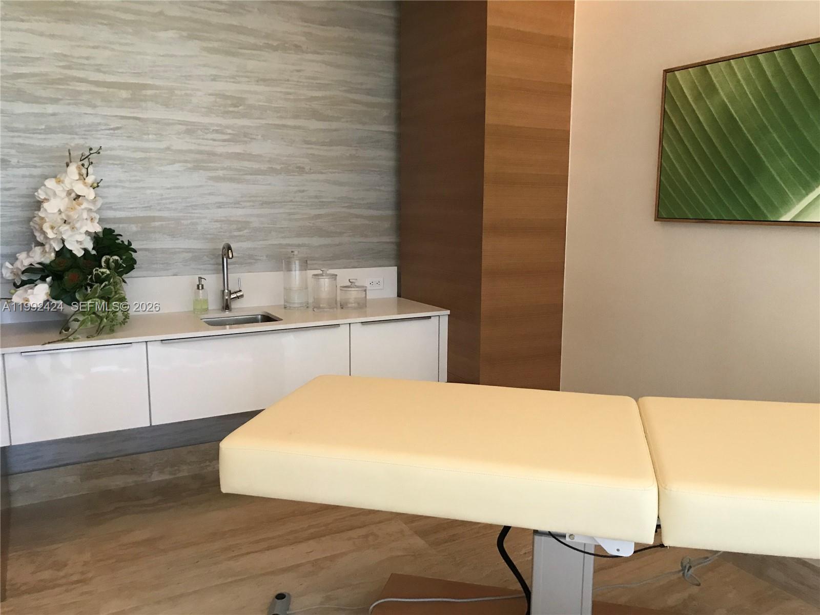 16385 Biscayne Blvd #2206 North Miami Beach, FL 33160