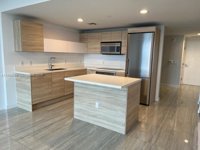 16385 Biscayne Blvd #2206 North Miami Beach, FL 33160