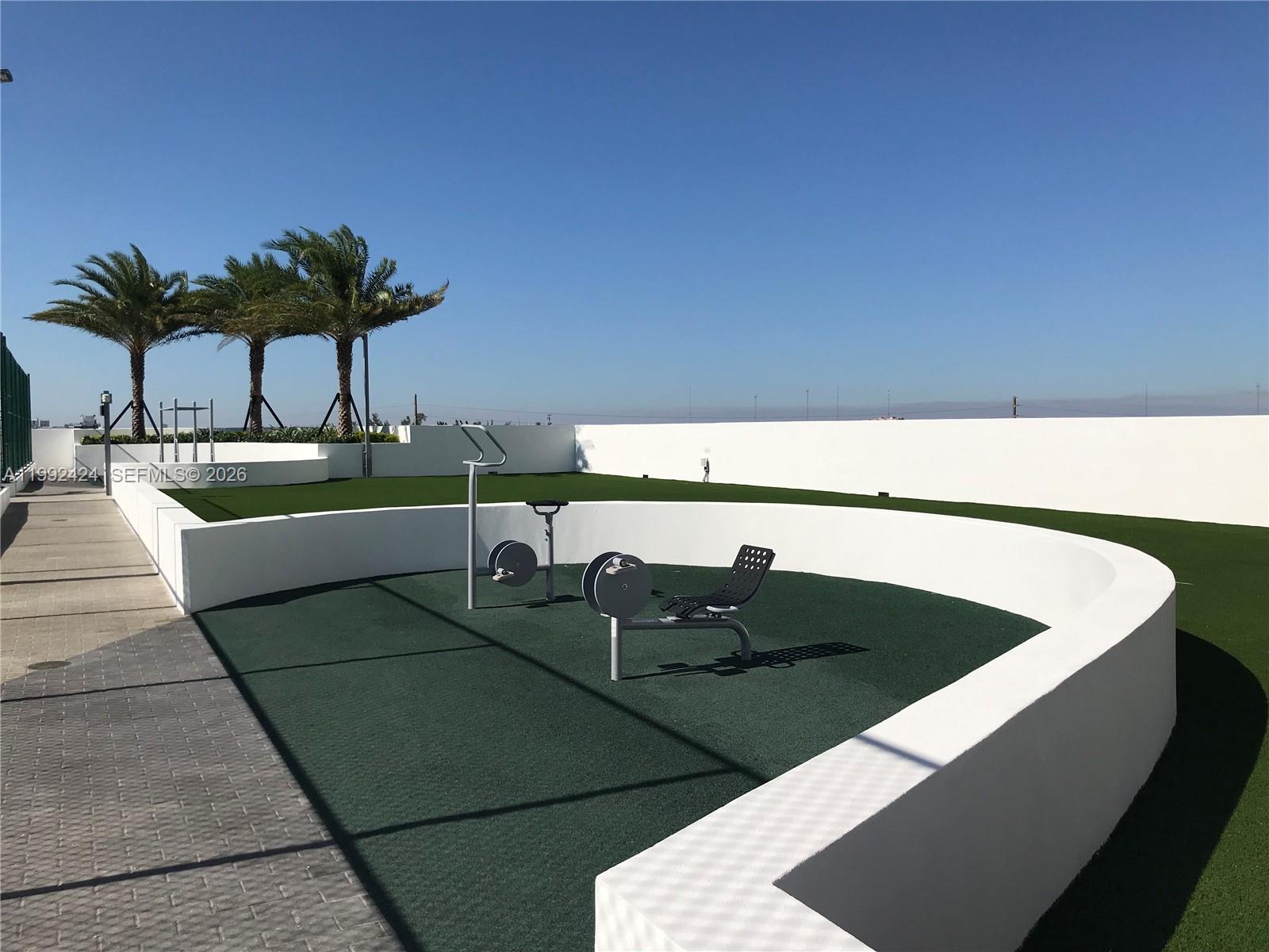 16385 Biscayne Blvd #2206 North Miami Beach, FL 33160