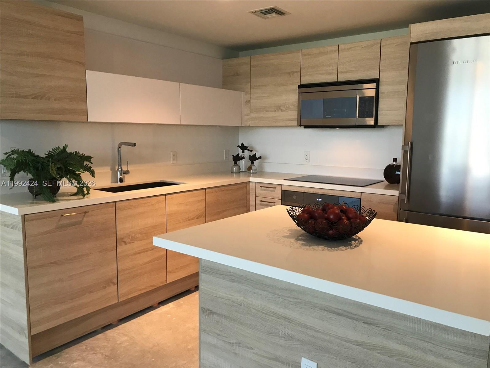 16385 Biscayne Blvd #2206 North Miami Beach, FL 33160