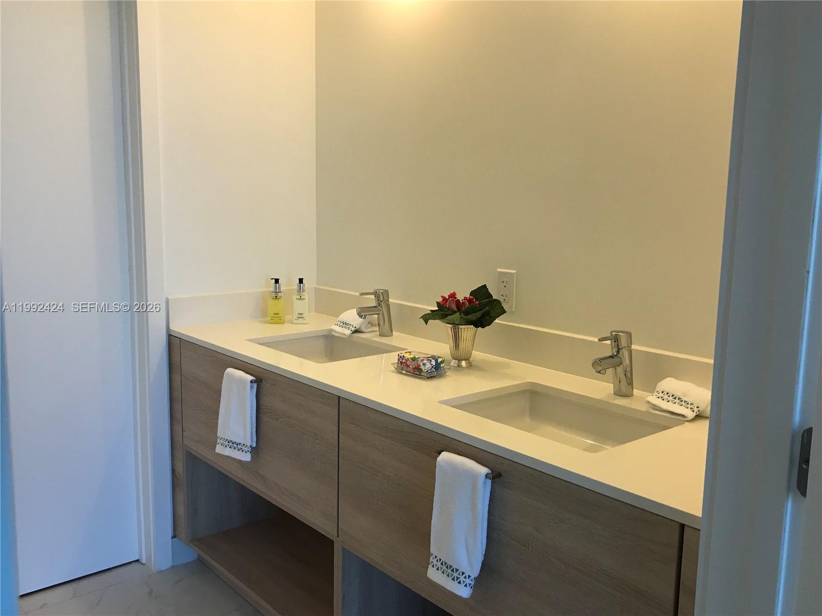 16385 Biscayne Blvd #2206 North Miami Beach, FL 33160