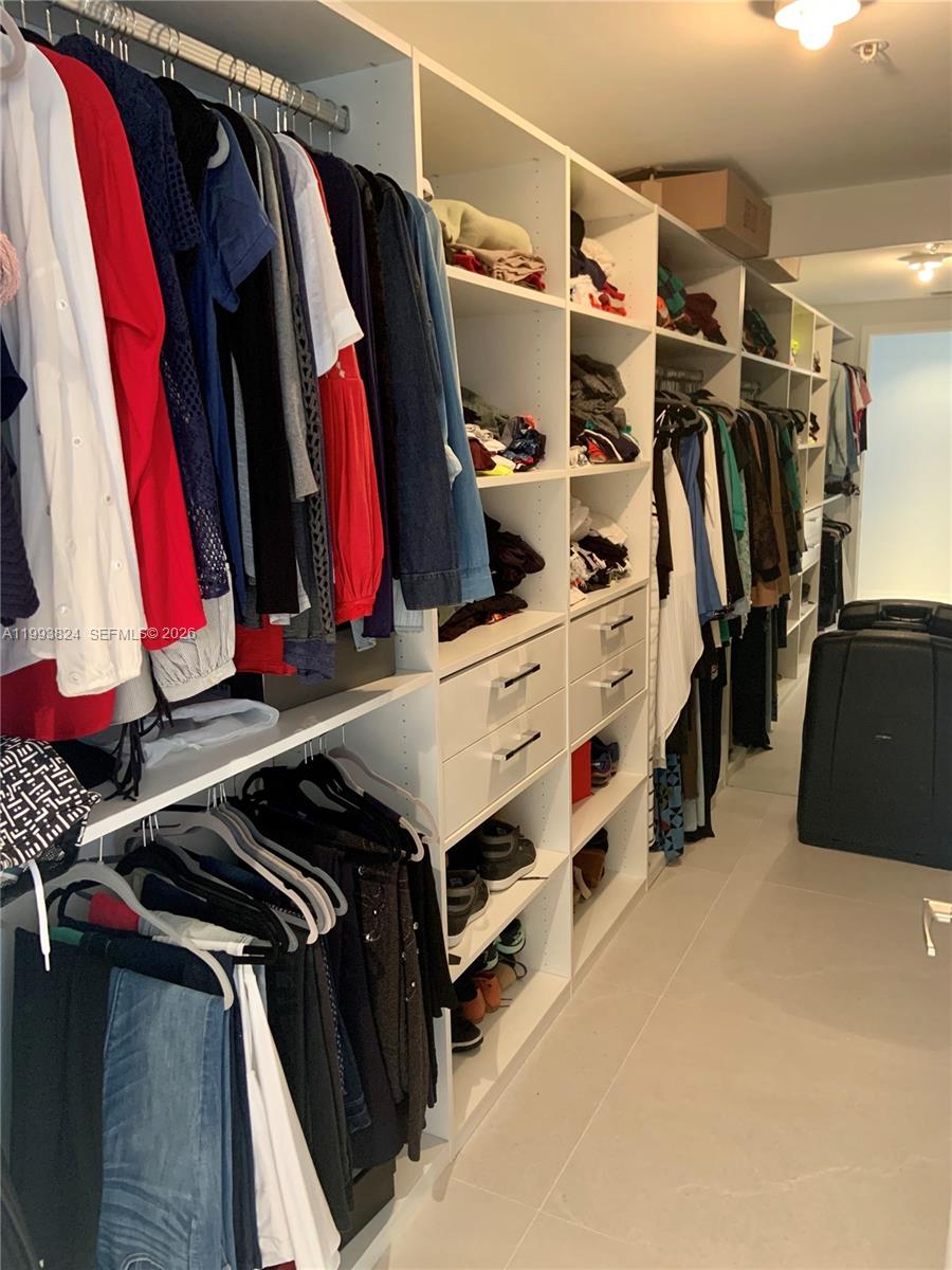 17301 Biscayne Blvd #1602 North Miami Beach, FL 33160