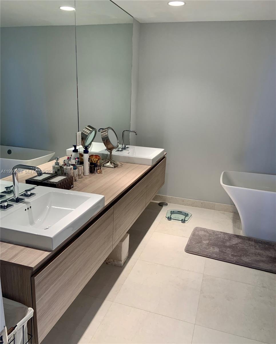 17301 Biscayne Blvd #1602 North Miami Beach, FL 33160