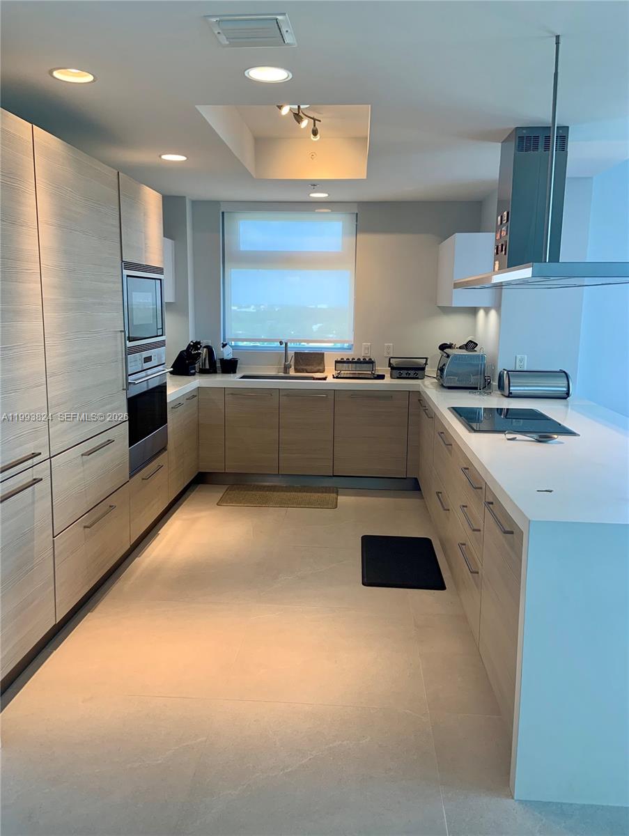 17301 Biscayne Blvd #1602 North Miami Beach, FL 33160