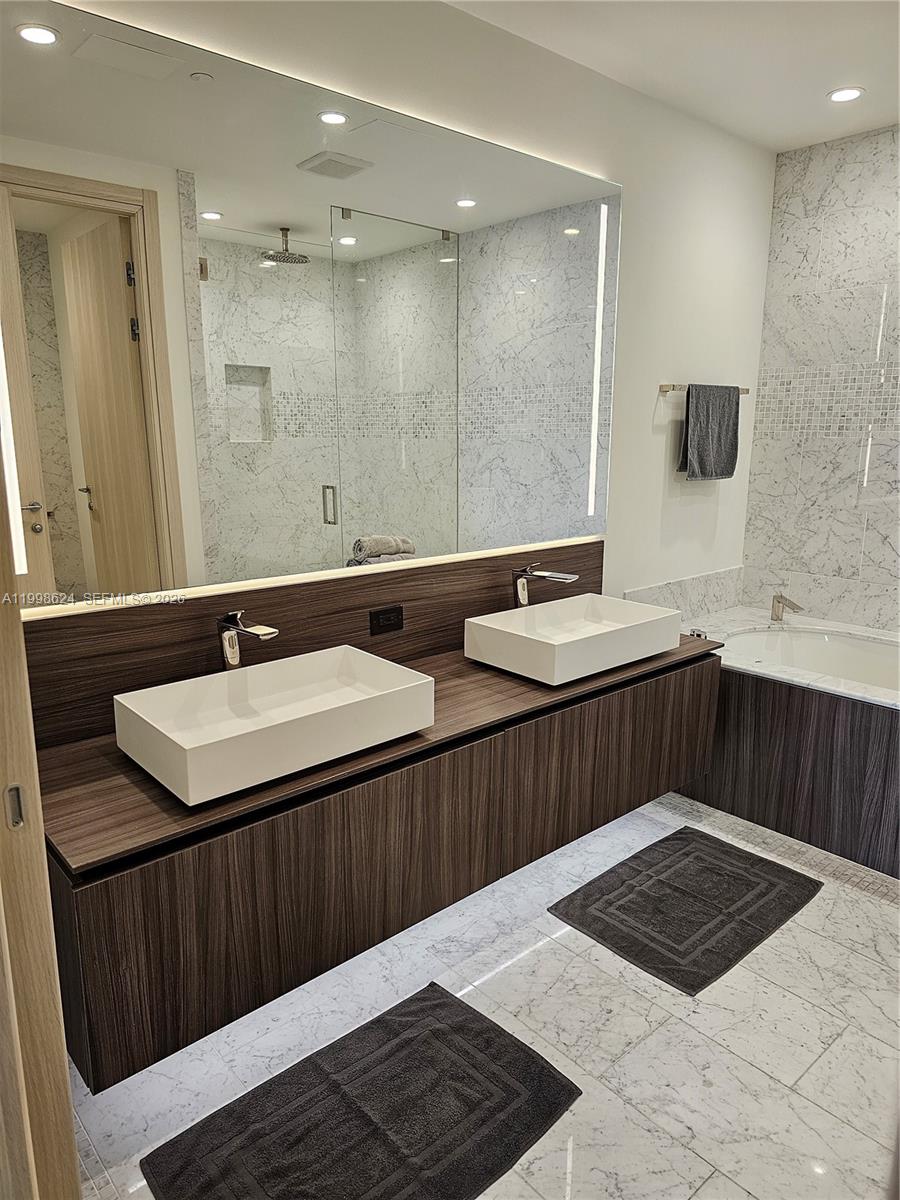 image Brickell Flatiron24