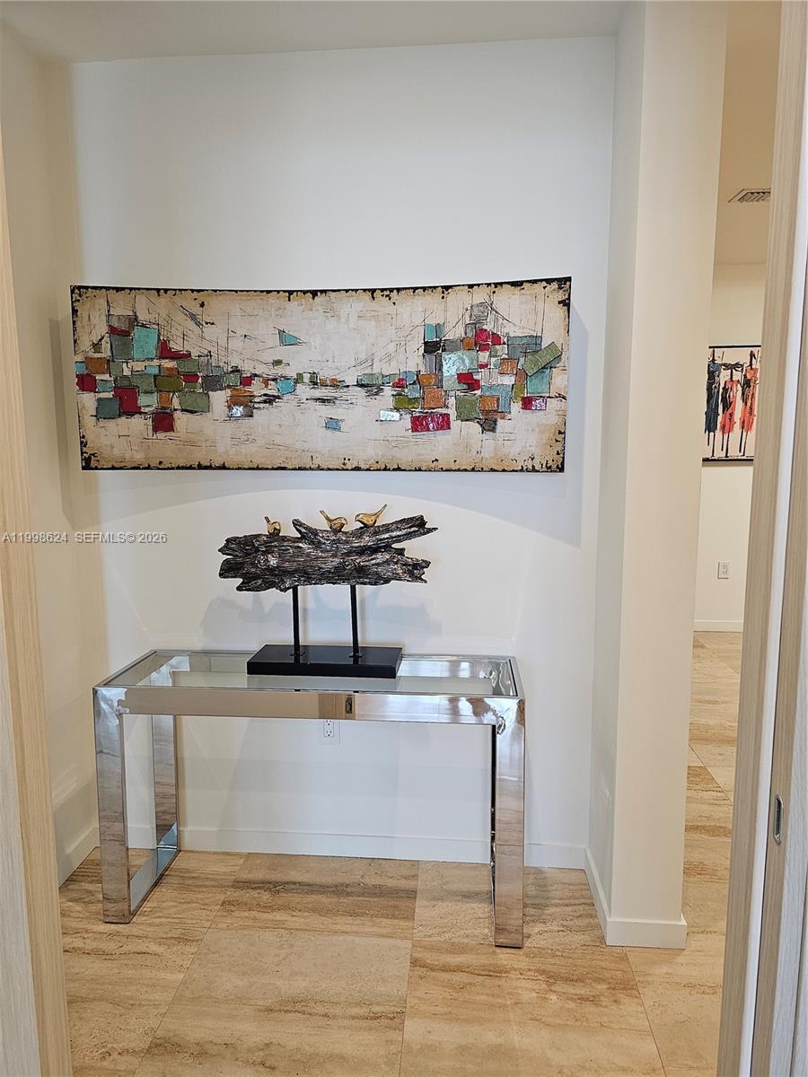 image Brickell Flatiron48