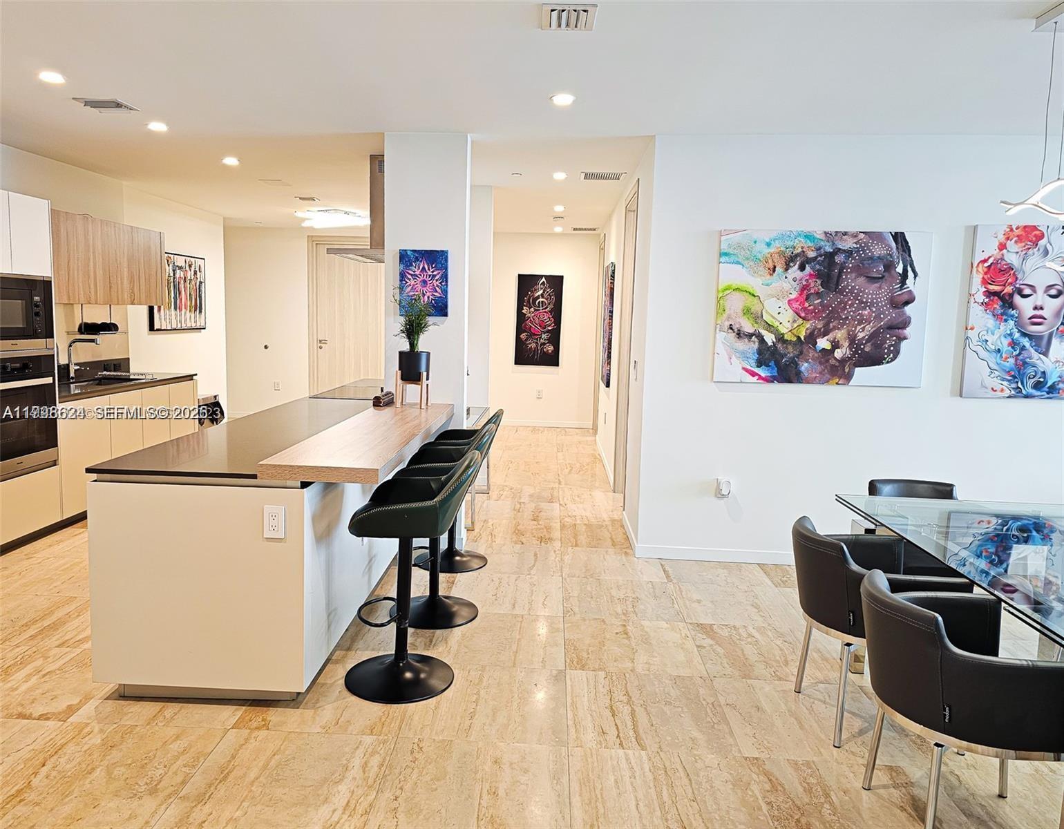 image Brickell Flatiron64