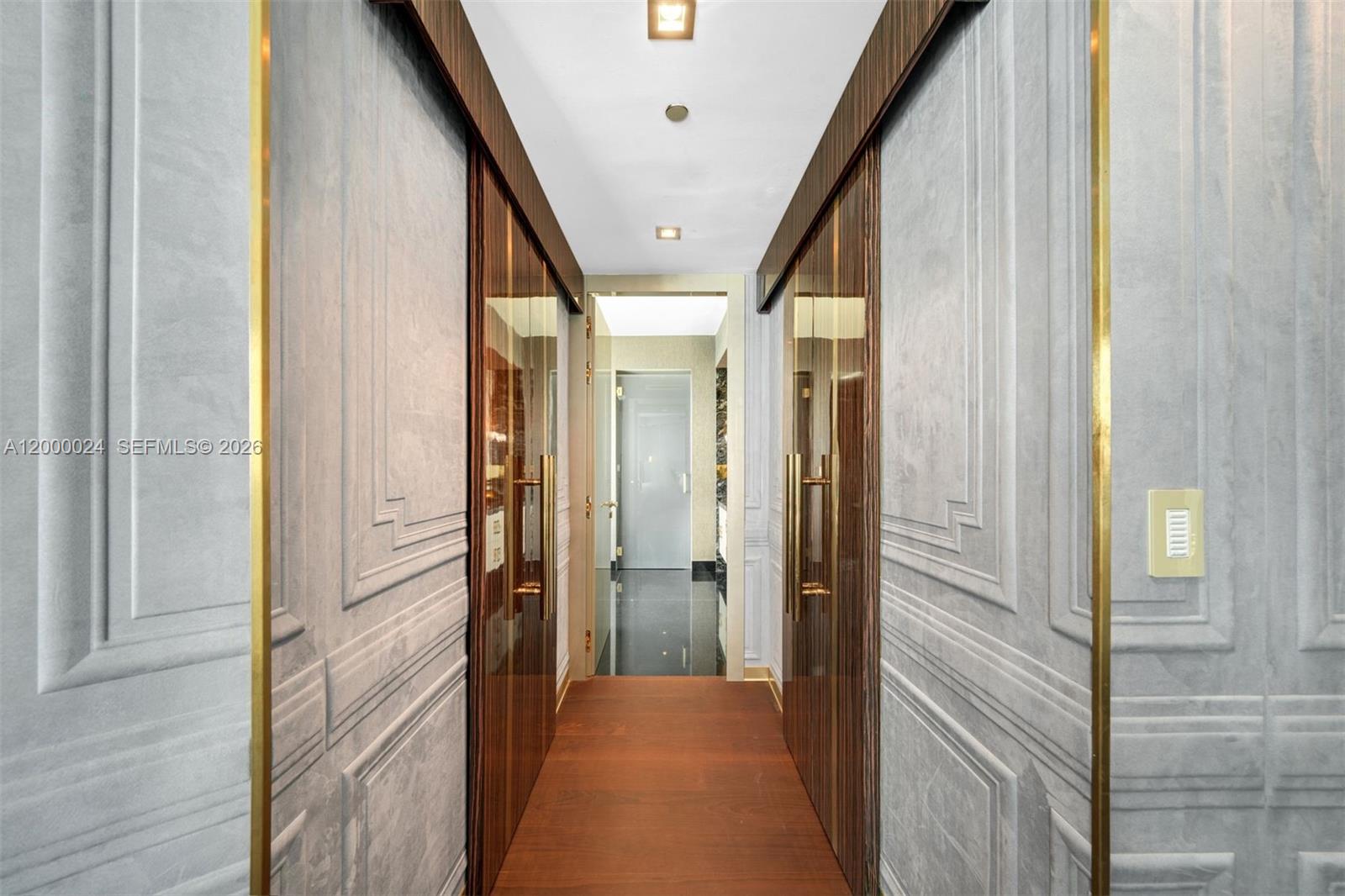 300 S Pointe Dr #1501 Miami Beach, FL 33139