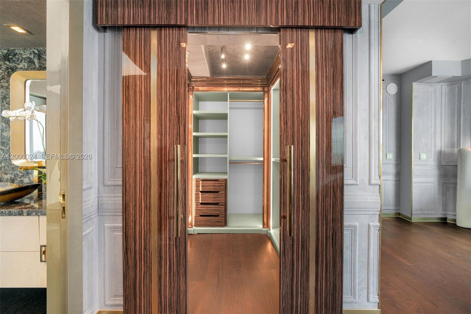 300 S Pointe Dr #1501 Miami Beach, FL 33139