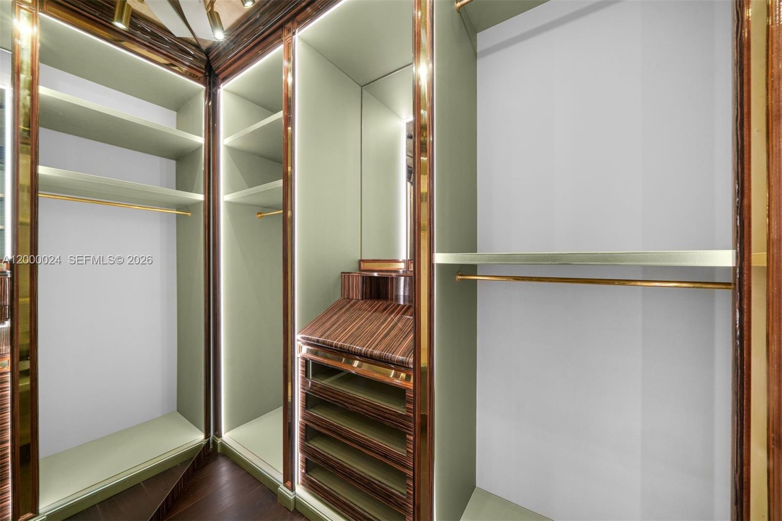 300 S Pointe Dr #1501 Miami Beach, FL 33139