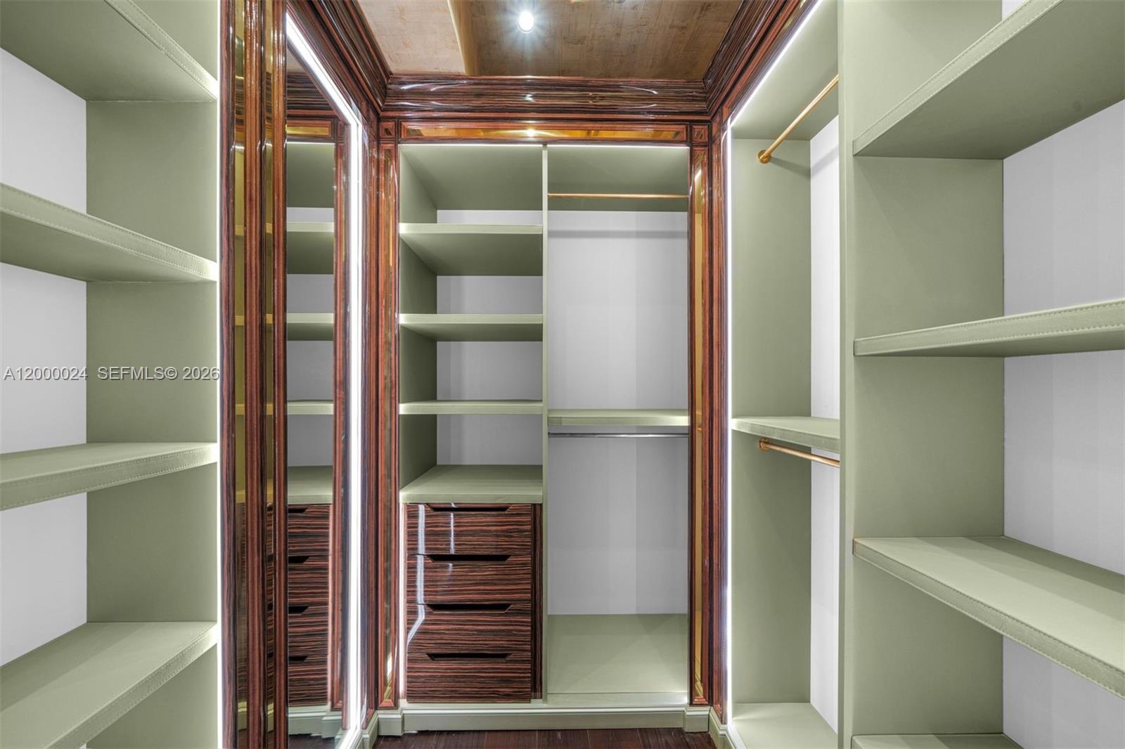 300 S Pointe Dr #1501 Miami Beach, FL 33139