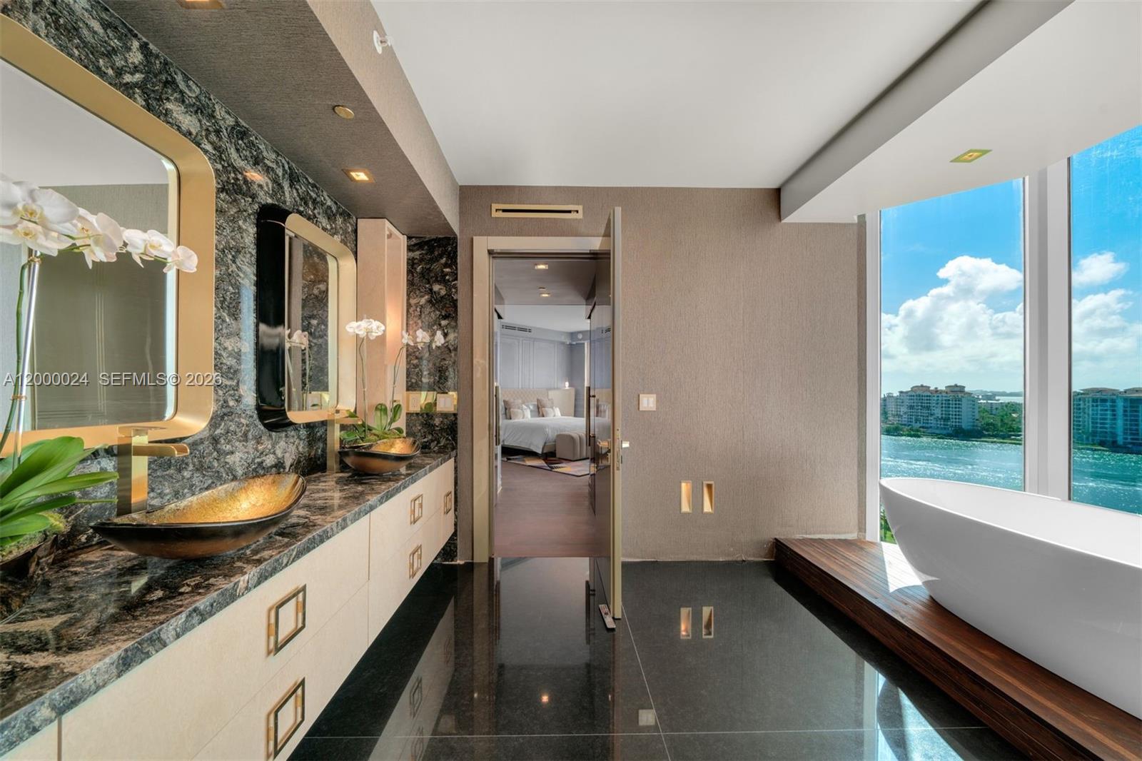 300 S Pointe Dr #1501 Miami Beach, FL 33139