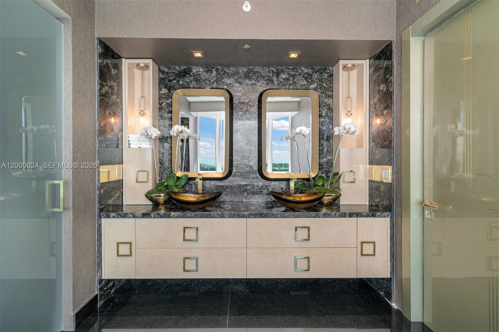 300 S Pointe Dr #1501 Miami Beach, FL 33139