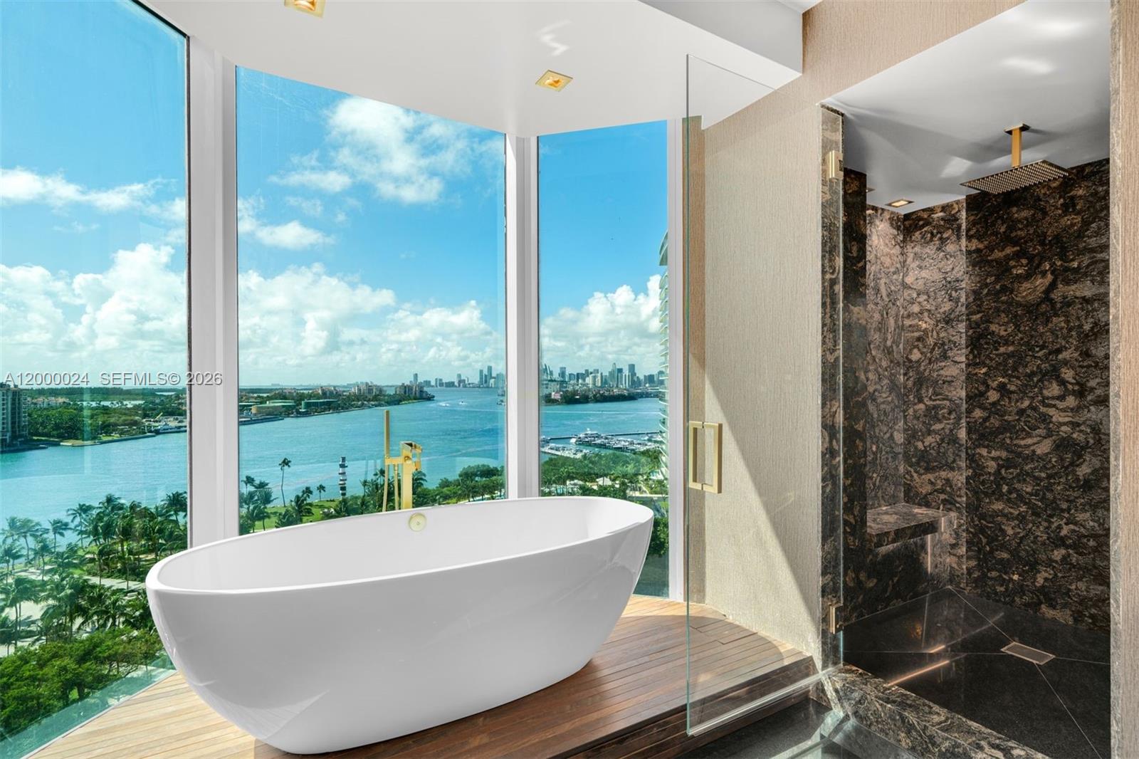 300 S Pointe Dr #1501 Miami Beach, FL 33139