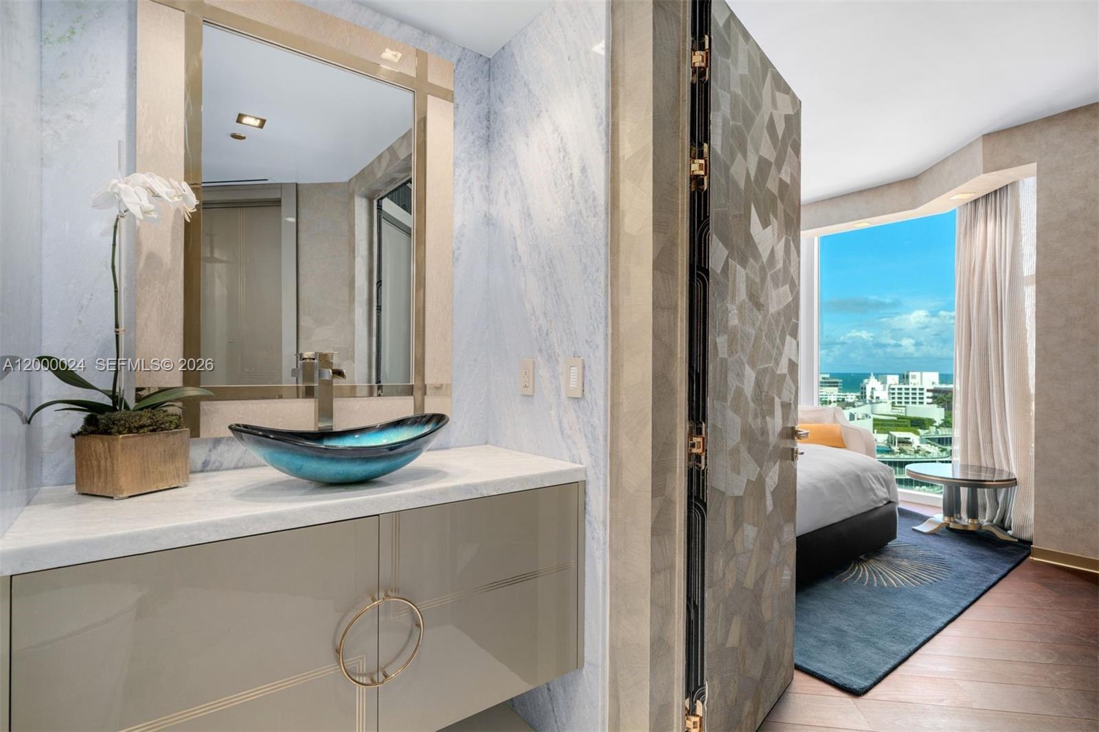 300 S Pointe Dr #1501 Miami Beach, FL 33139