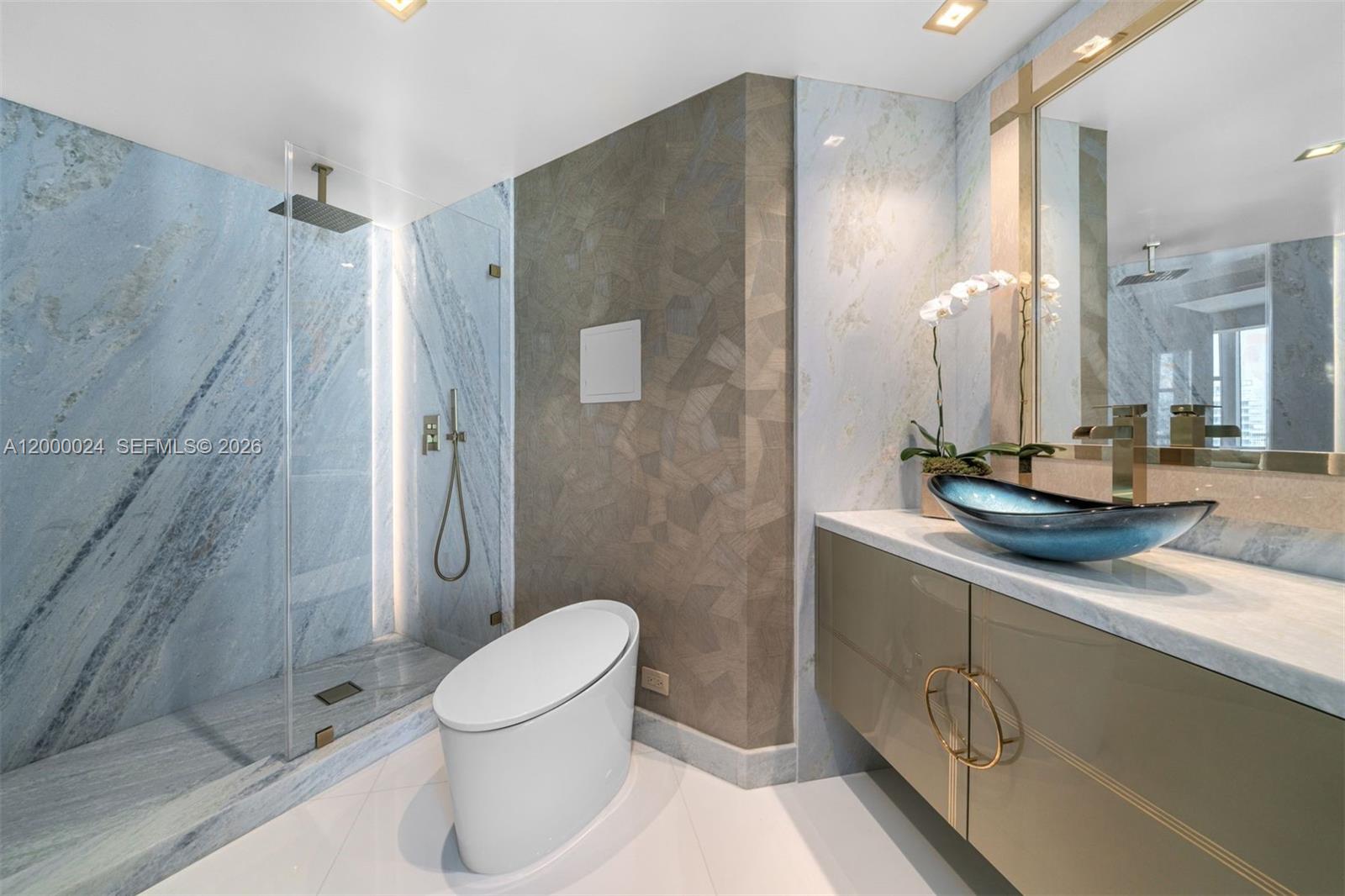 300 S Pointe Dr #1501 Miami Beach, FL 33139