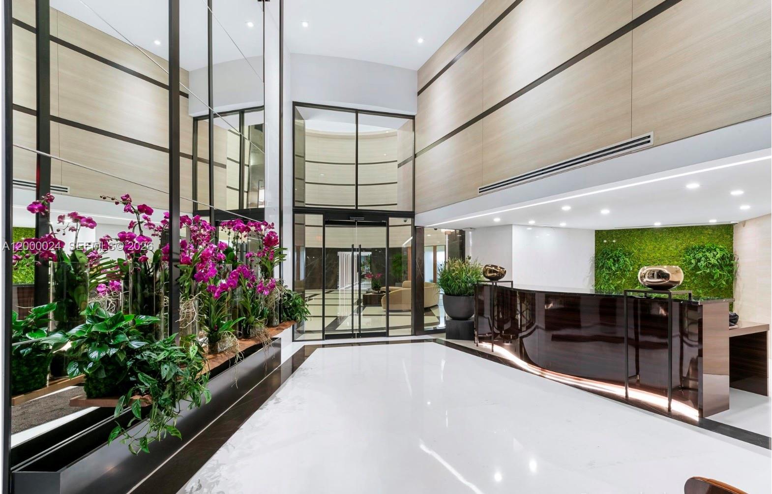 300 S Pointe Dr #1501 Miami Beach, FL 33139