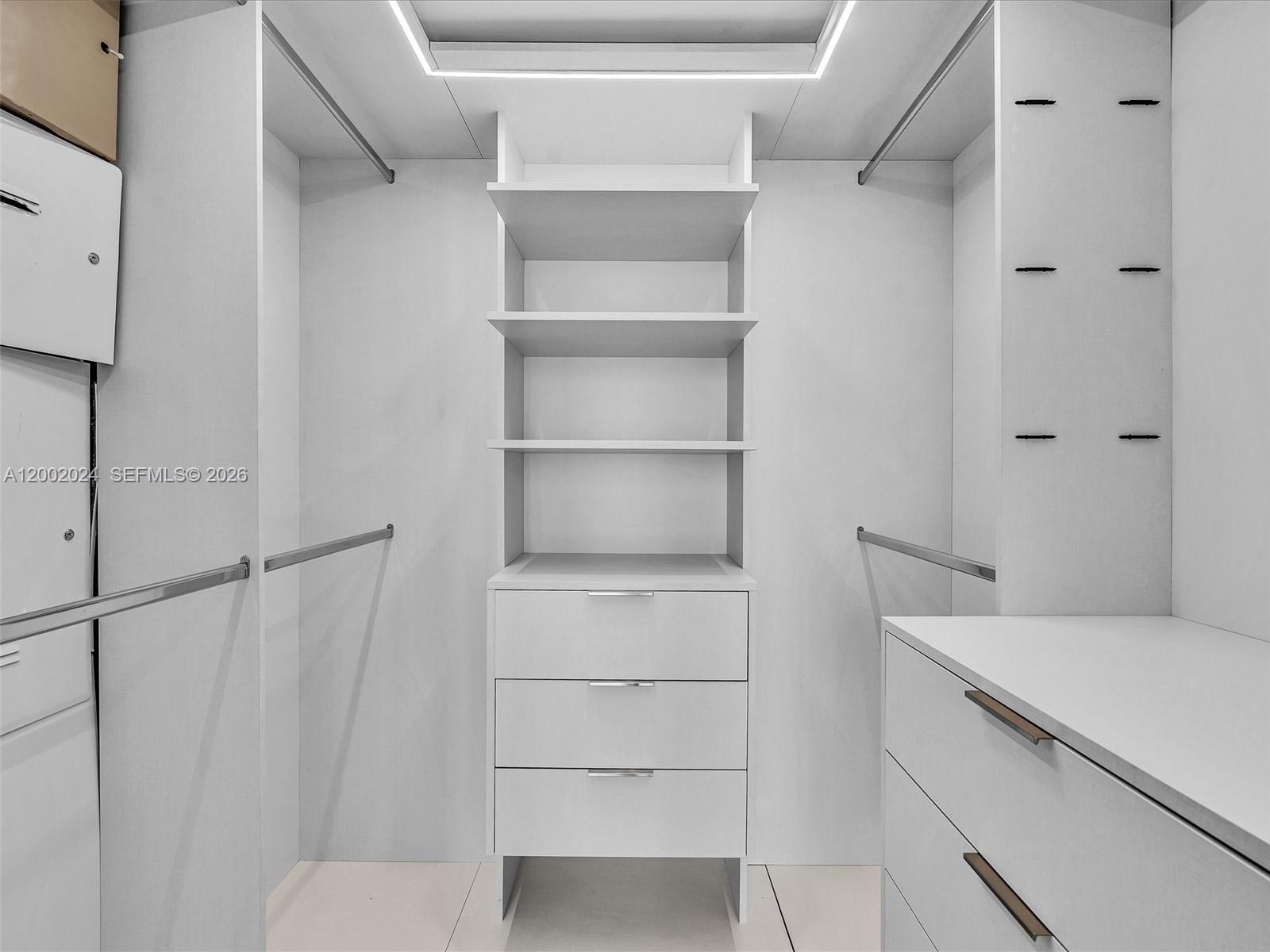 475 Brickell Ave #2715 Miami, FL 33131