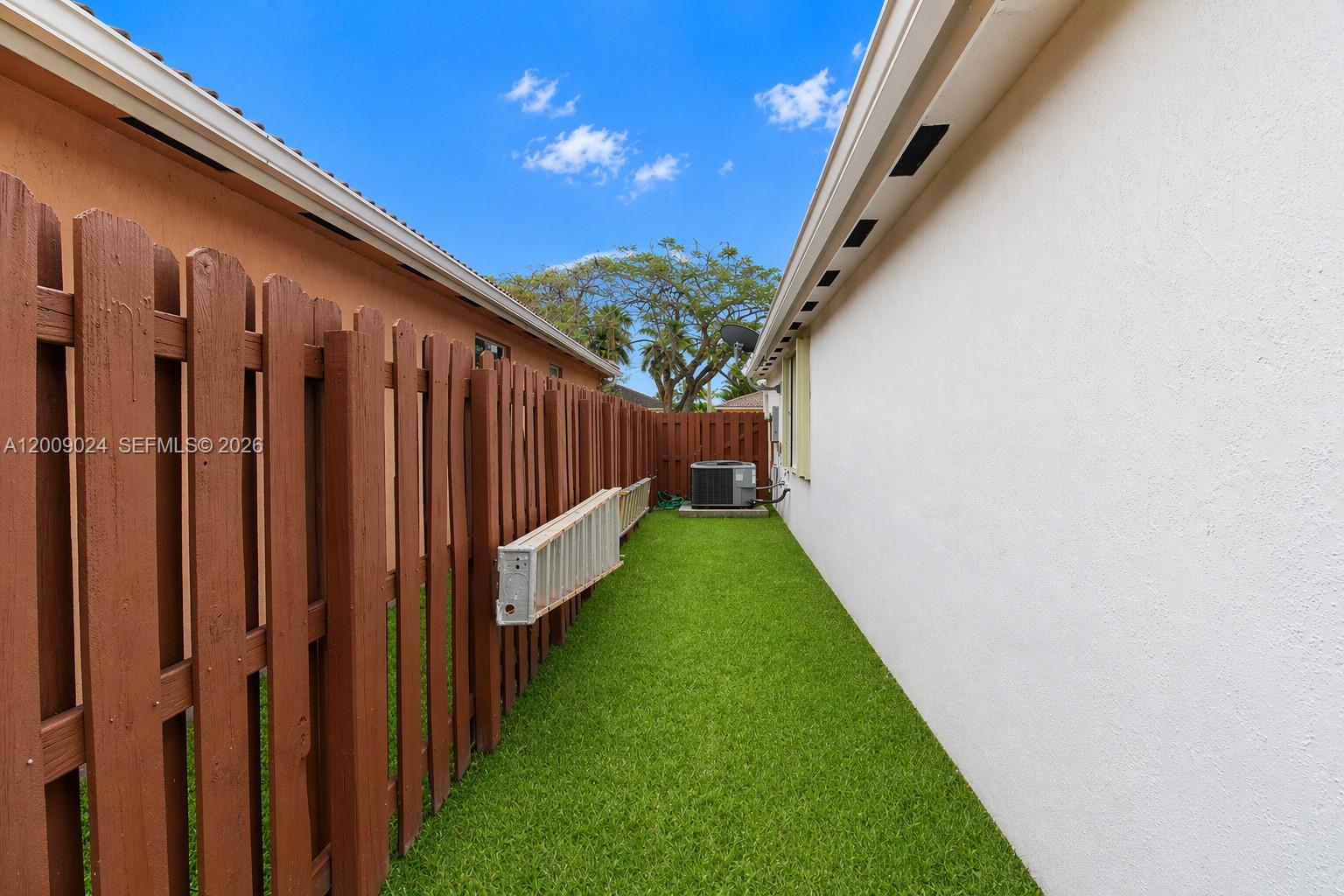9437 SW 183rd Ter Palmetto Bay, FL 33157