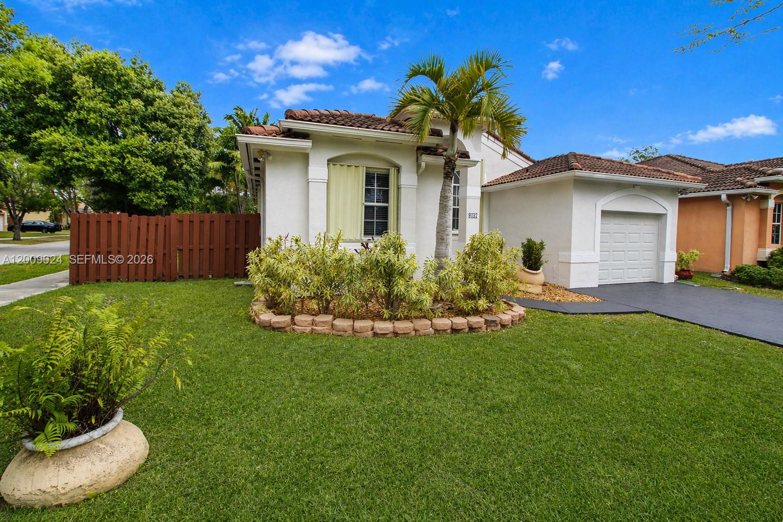 9437 SW 183rd Ter Palmetto Bay, FL 33157