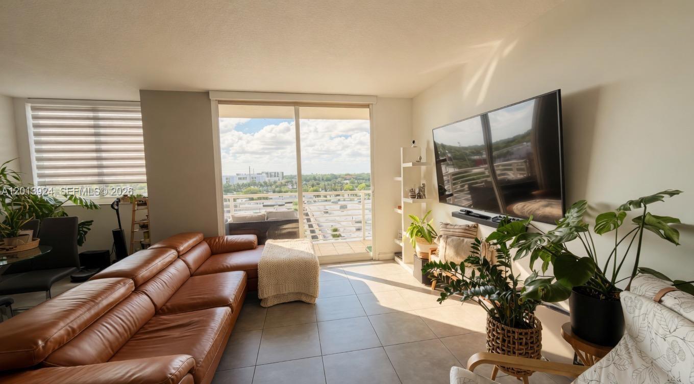 image The Venture at Aventura2