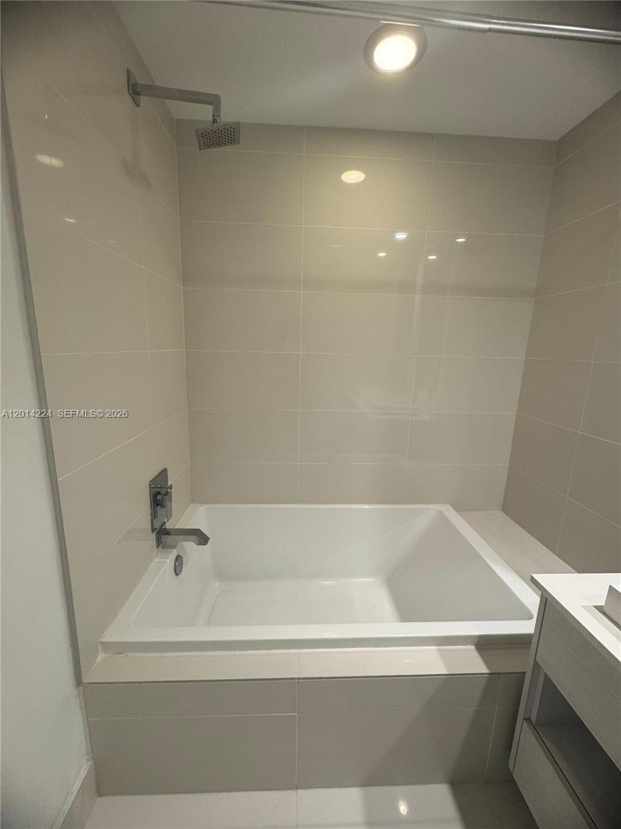 45 SW 9th St #1104 Miami, FL 33130