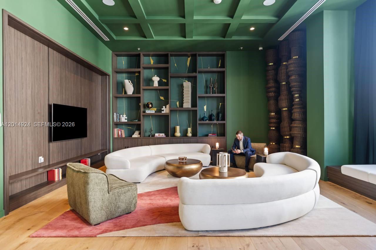 11 NE 6th #1210 Miami, FL 33132