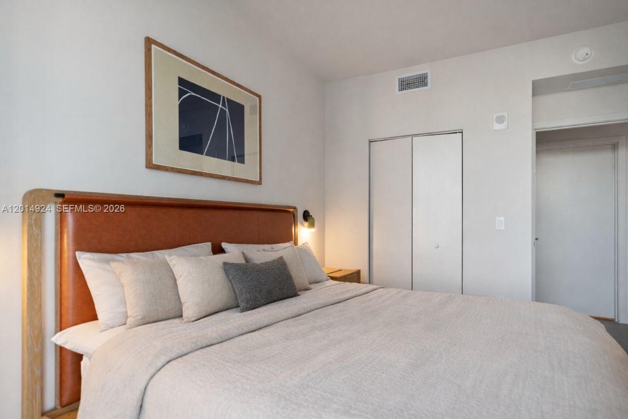 11 NE 6th #1210 Miami, FL 33132