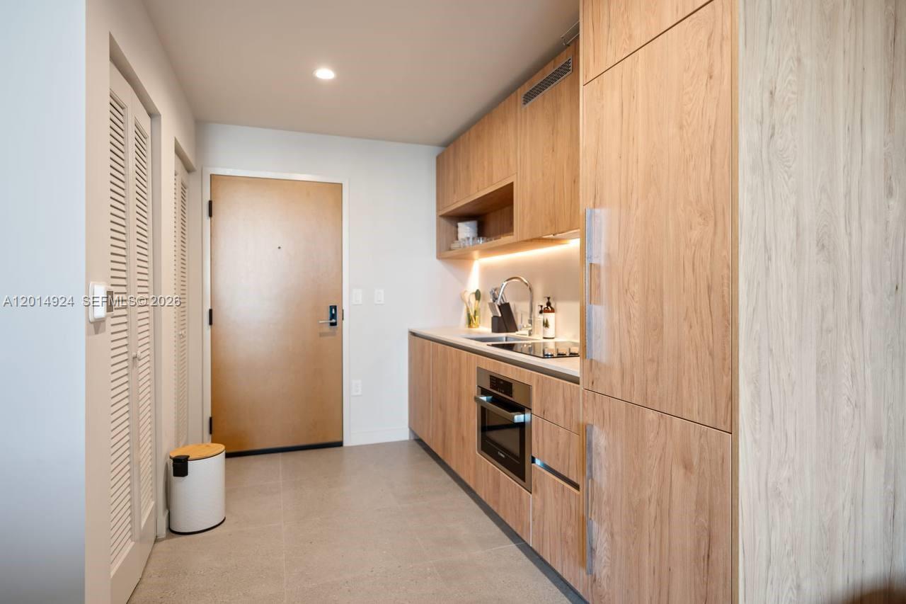 11 NE 6th #1210 Miami, FL 33132