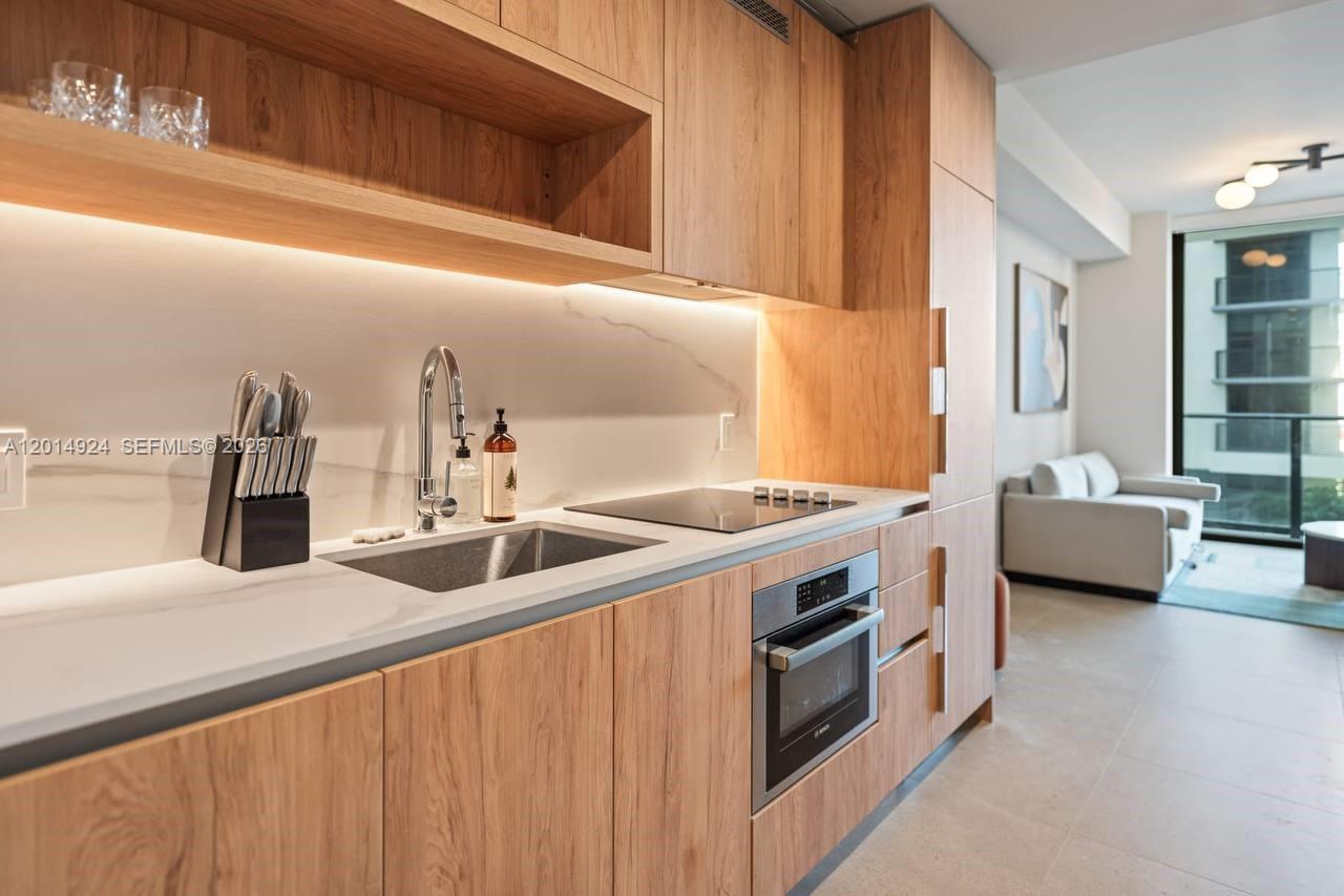 11 NE 6th #1210 Miami, FL 33132