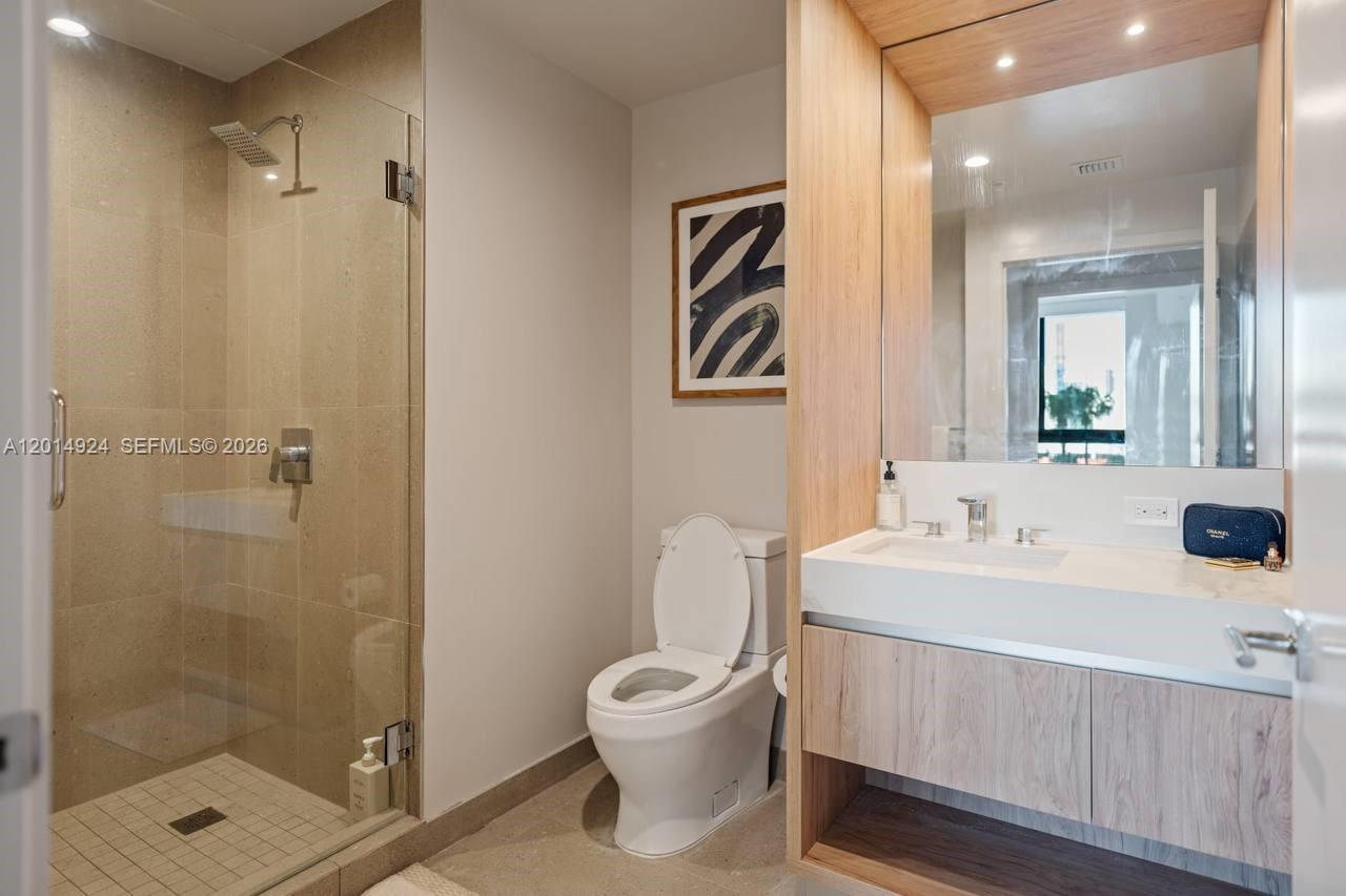 11 NE 6th #1210 Miami, FL 33132