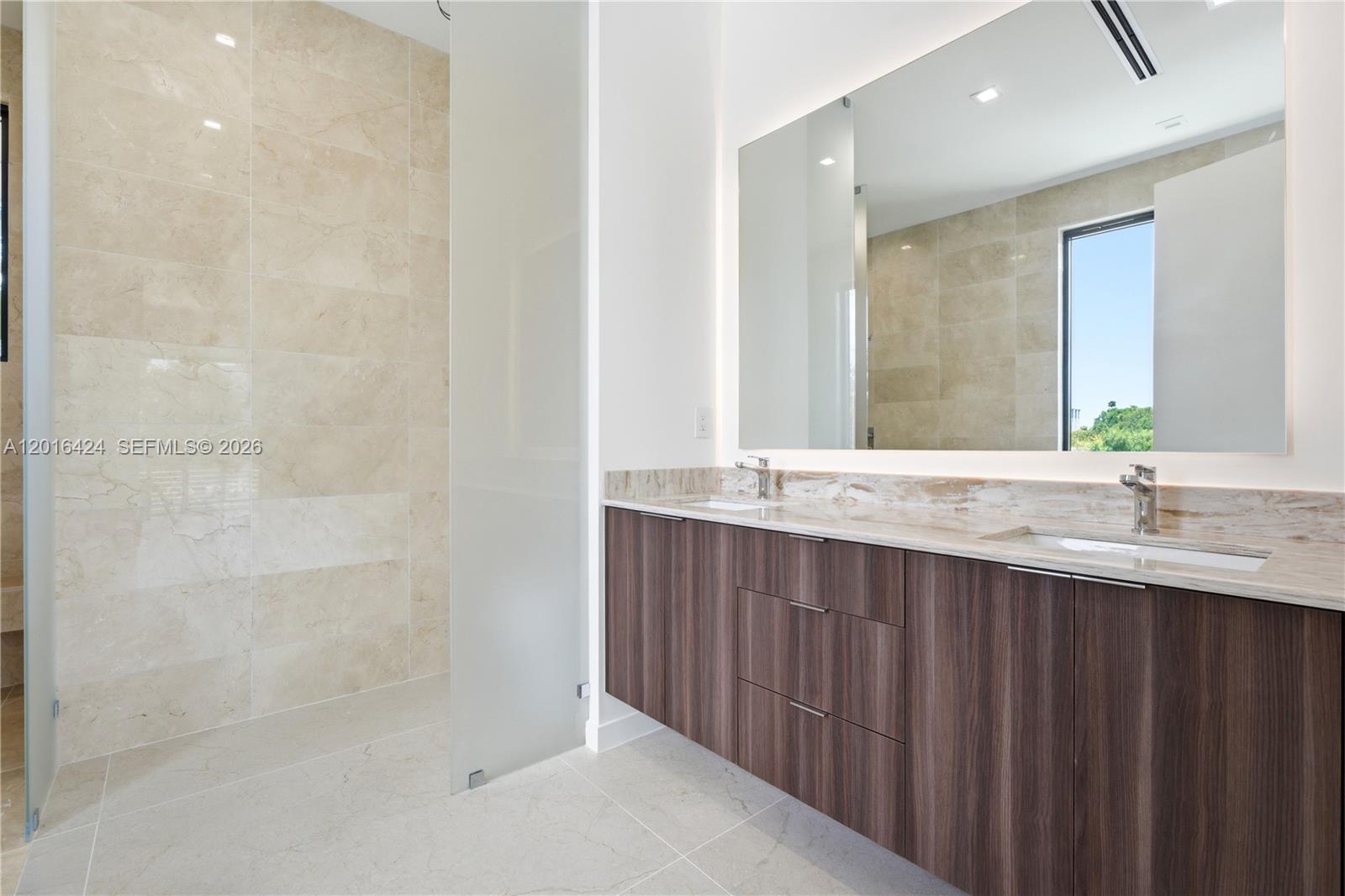 1940 Alamanda Dr North Miami, FL 33181