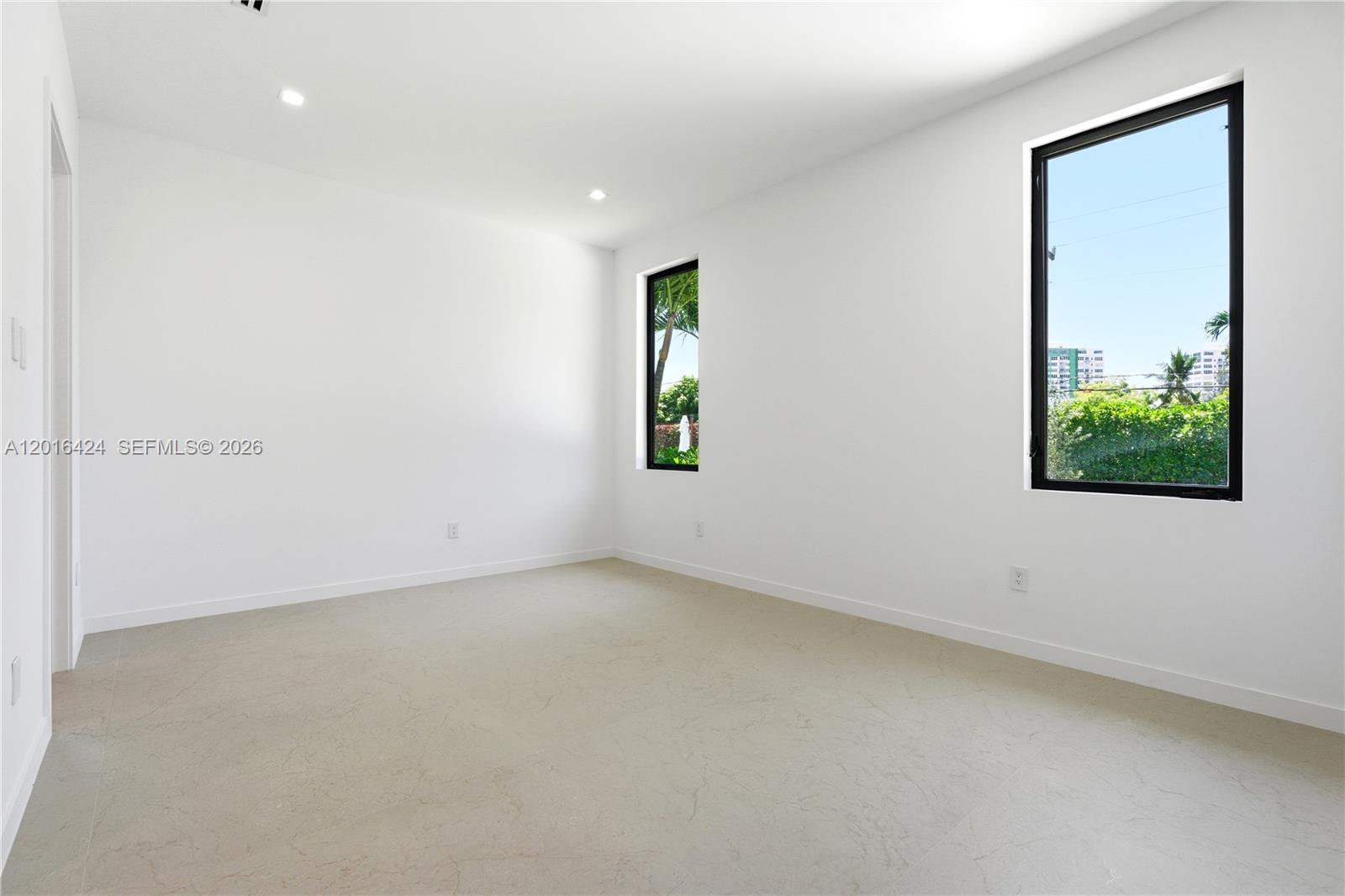1940 Alamanda Dr North Miami, FL 33181