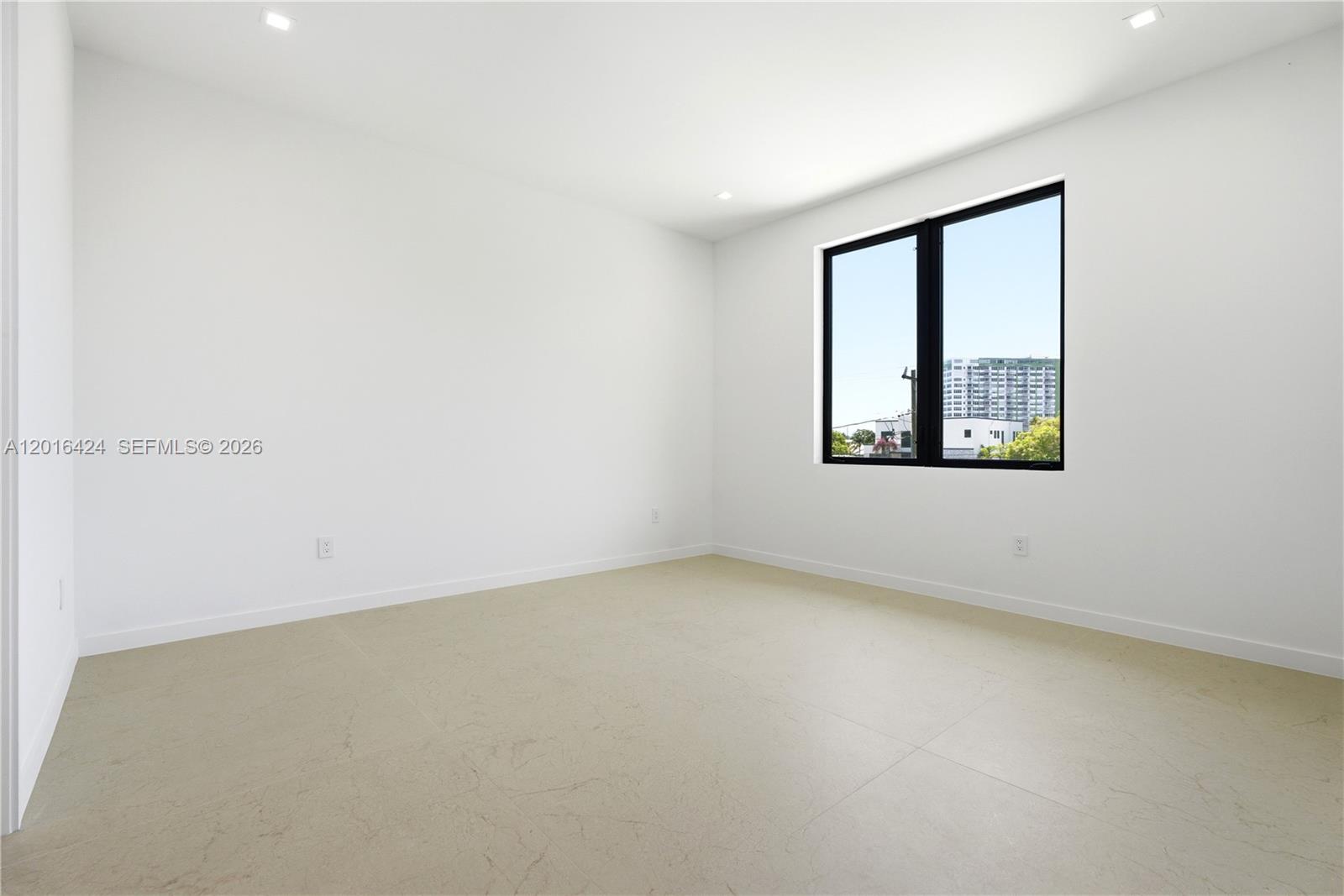1940 Alamanda Dr North Miami, FL 33181